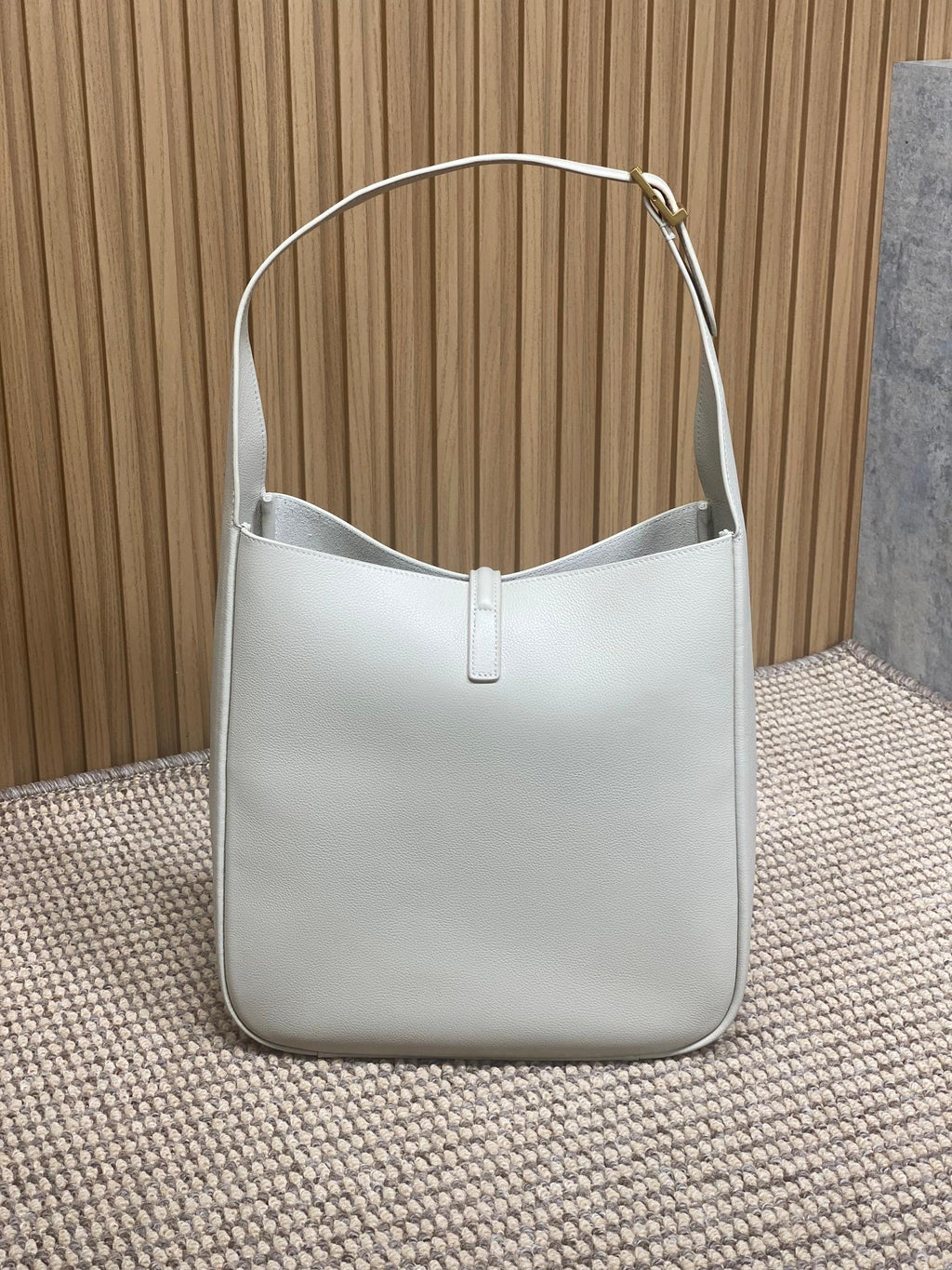 SAINT LAURENT LE 5 À 7 LARGE SUPPLE BAG 31 IN WHITE CALFSKIN