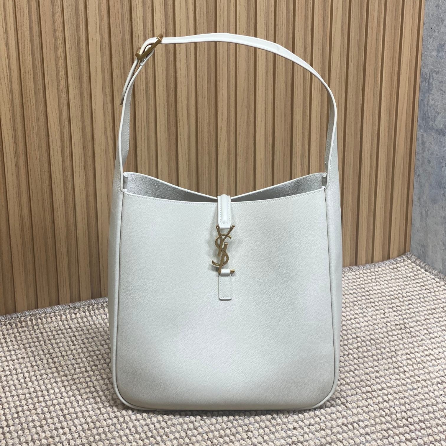 SAINT LAURENT LE 5 À 7 LARGE SUPPLE BAG 31 IN WHITE CALFSKIN