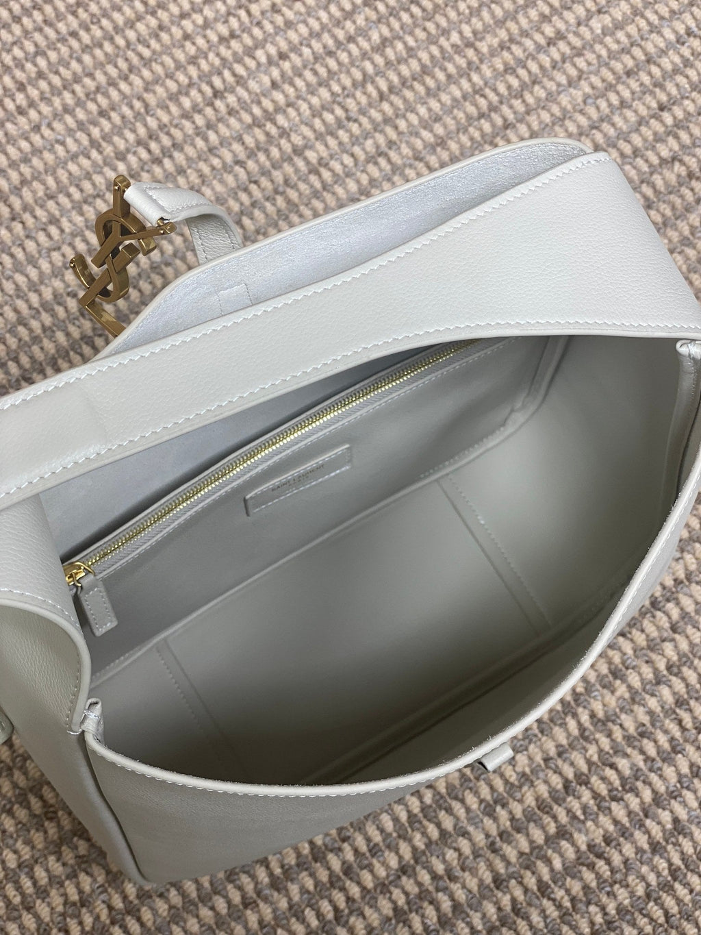 SAINT LAURENT LE 5 À 7 LARGE SUPPLE BAG 31 IN WHITE CALFSKIN