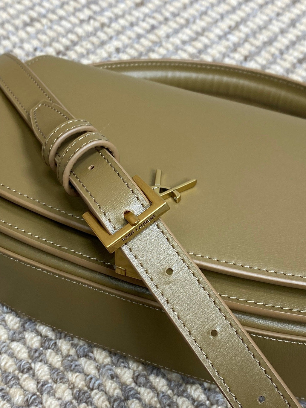 SAINT LAURENT VOLTAIRE HALF-MOON SHOULDER BAG 24 IN CEDAR BROWN CALFSKIN GOLD METALLIC