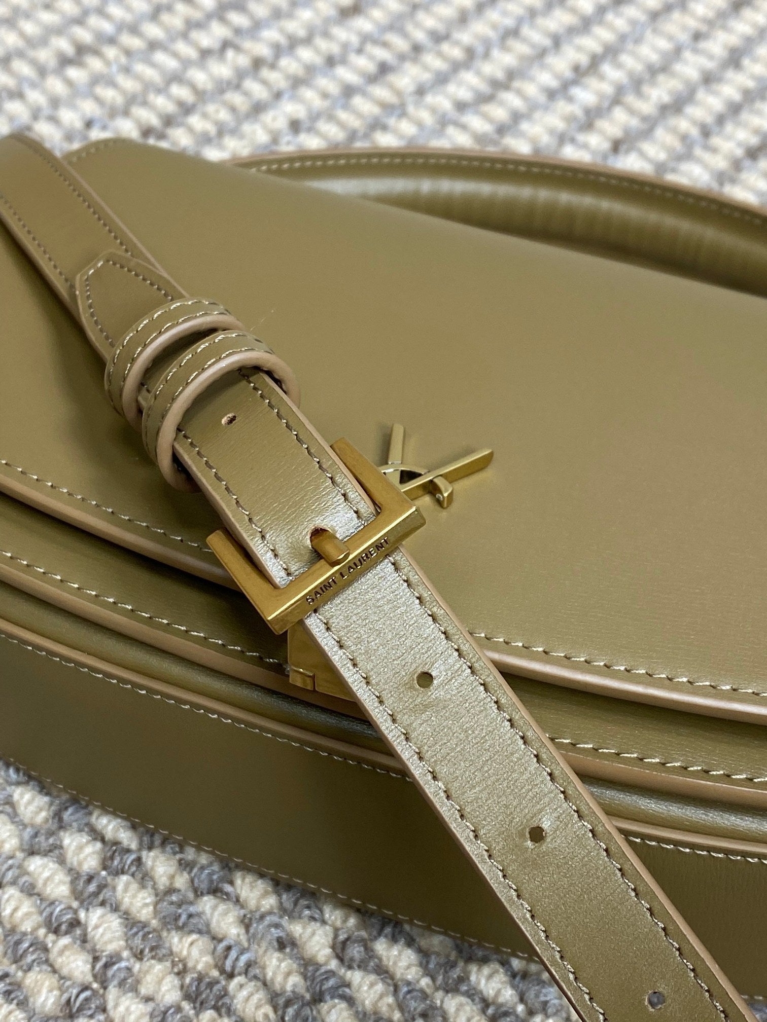 SAINT LAURENT VOLTAIRE HALF-MOON SHOULDER BAG 24 IN CEDAR BROWN CALFSKIN GOLD METALLIC
