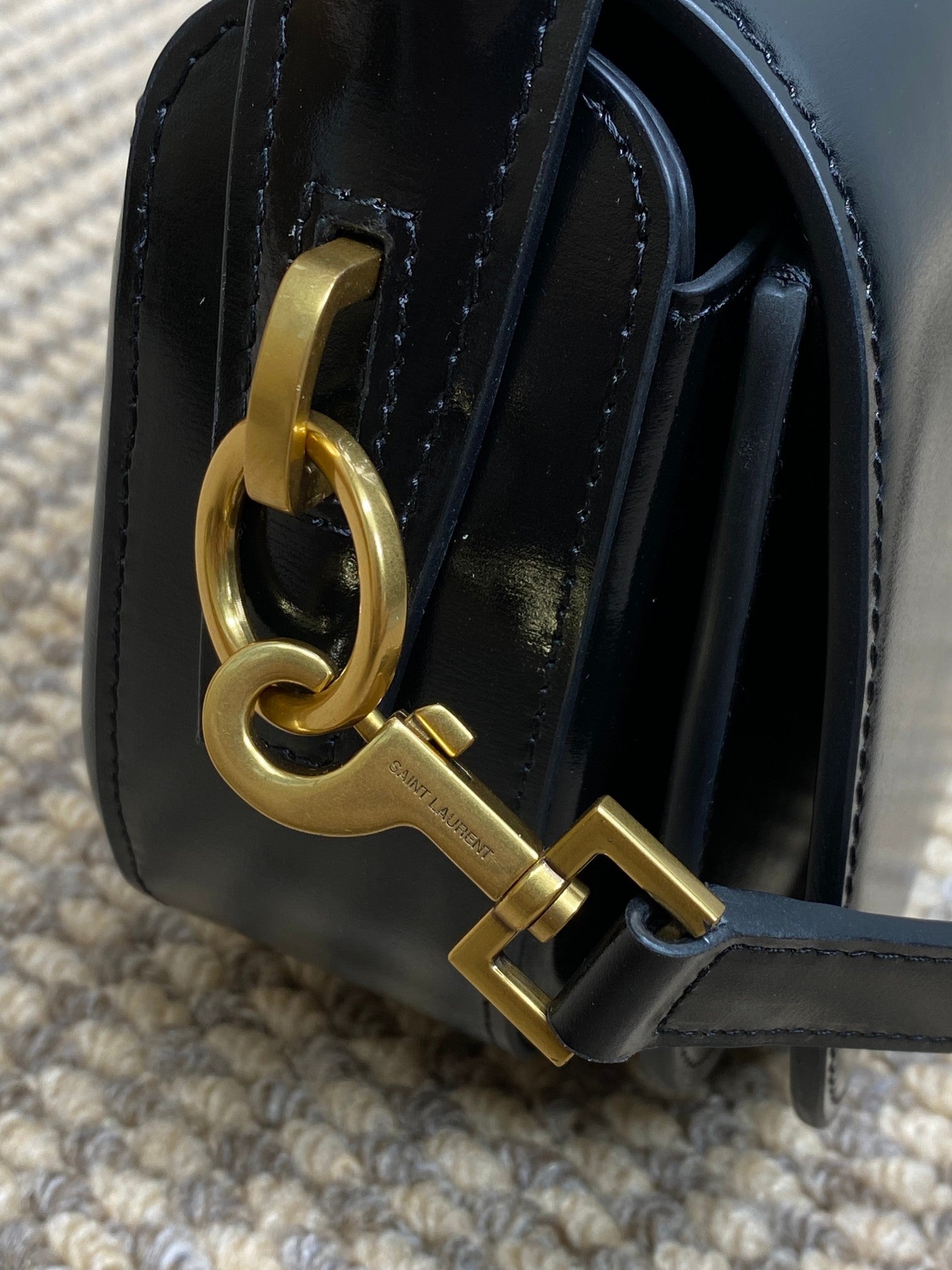 SAINT LAURENT VOLTAIRE HALF-MOON SHOULDER BAG 24 IN BLACK CALFSKIN GOLD METALLIC