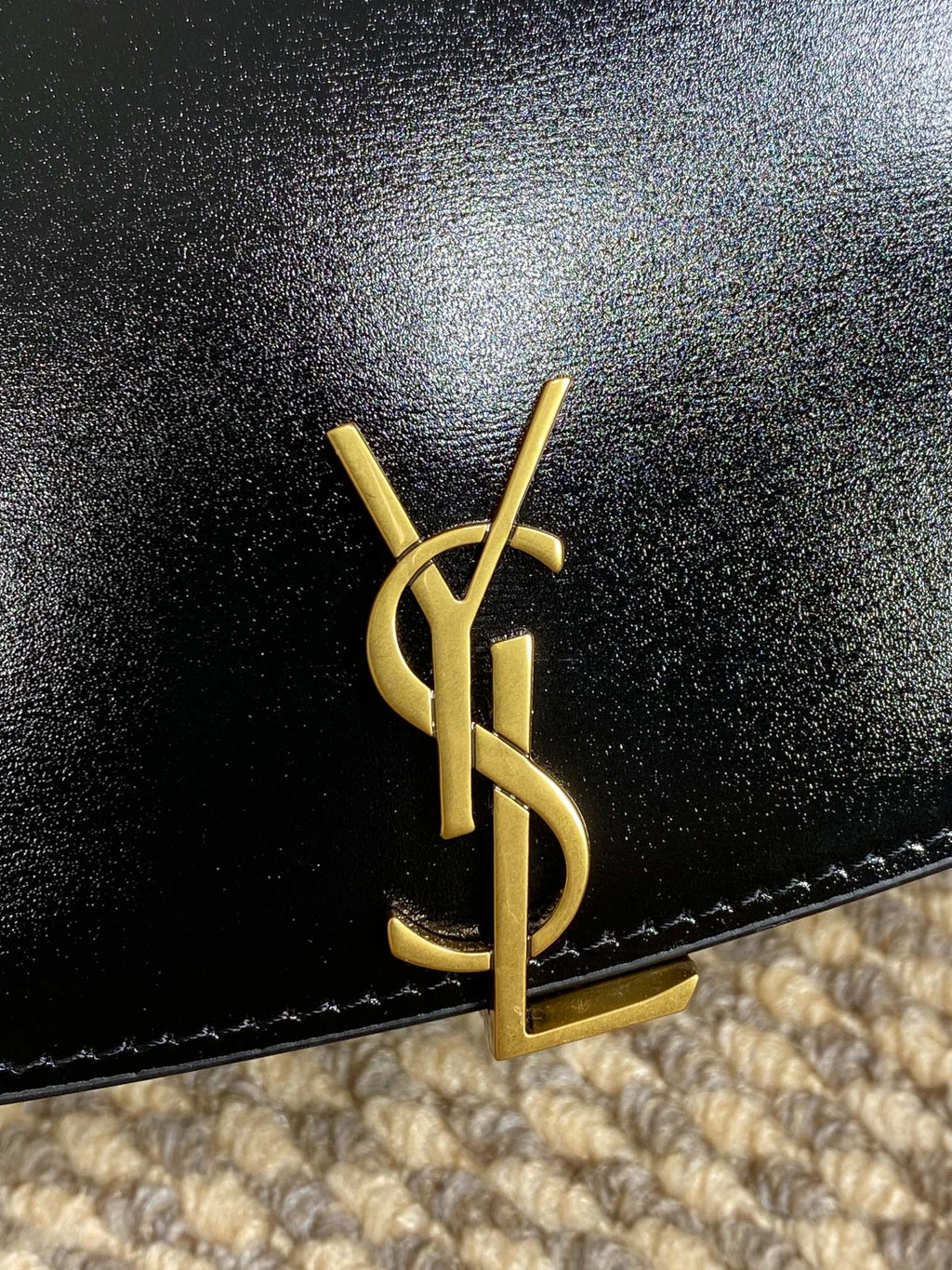 SAINT LAURENT VOLTAIRE HALF-MOON SHOULDER BAG 24 IN BLACK CALFSKIN GOLD METALLIC