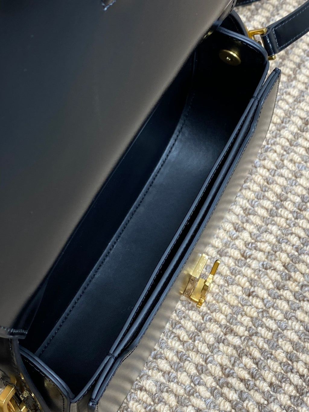 SAINT LAURENT VOLTAIRE HALF-MOON SHOULDER BAG 24 IN BLACK CALFSKIN GOLD METALLIC