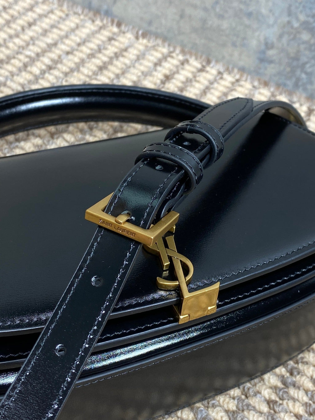 SAINT LAURENT VOLTAIRE HALF-MOON SHOULDER BAG 24 IN BLACK CALFSKIN GOLD METALLIC