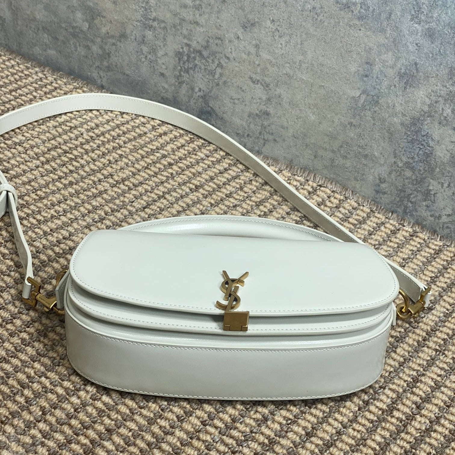 SAINT LAURENT VOLTAIRE HALF-MOON SHOULDER BAG 24 IN WHITE CALFSKIN GOLD METALLIC
