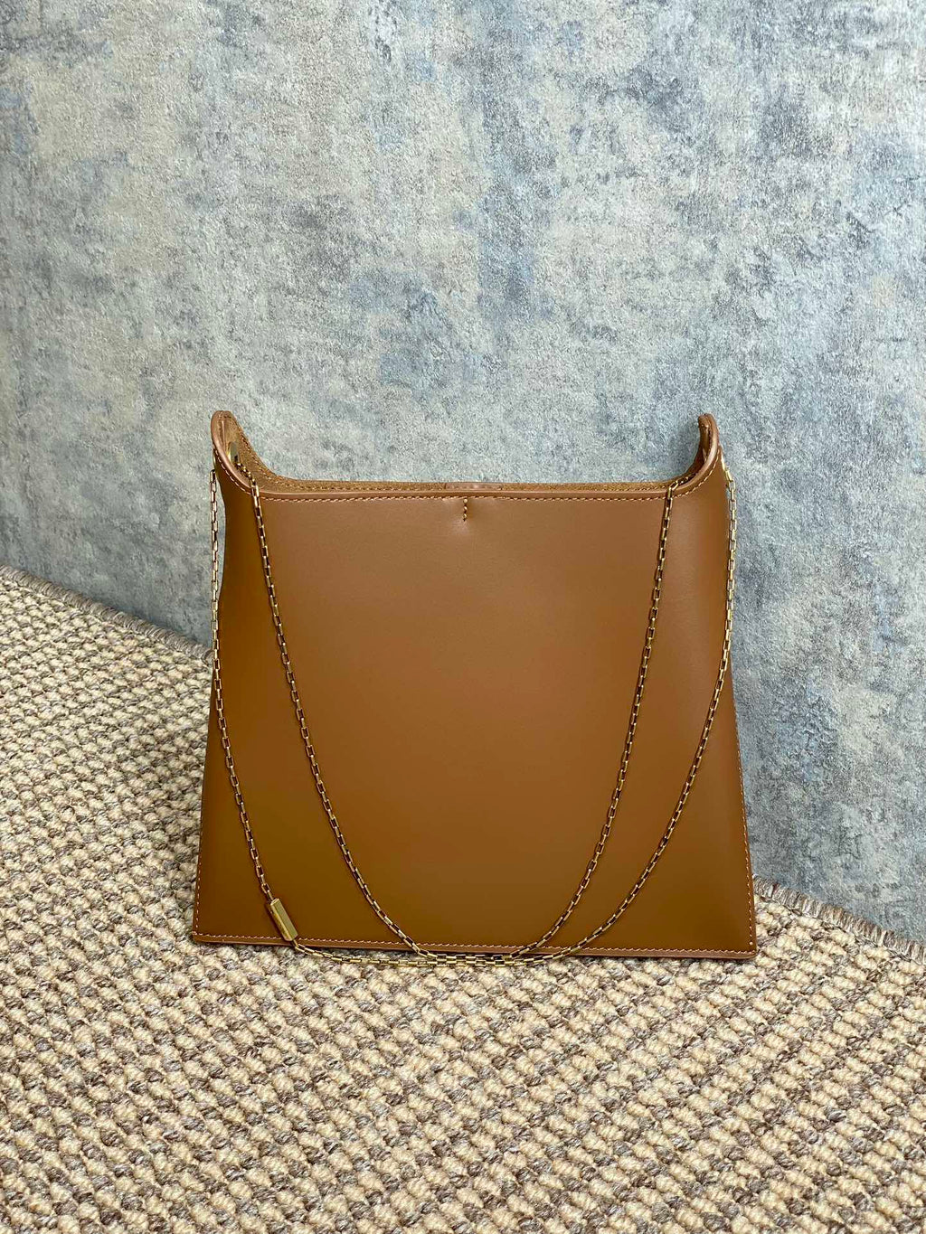 SAINT LAURENT FLAT SHOULDER BAG 23 IN TAWNY BROWN CALFSKIN GOLD CHAIN