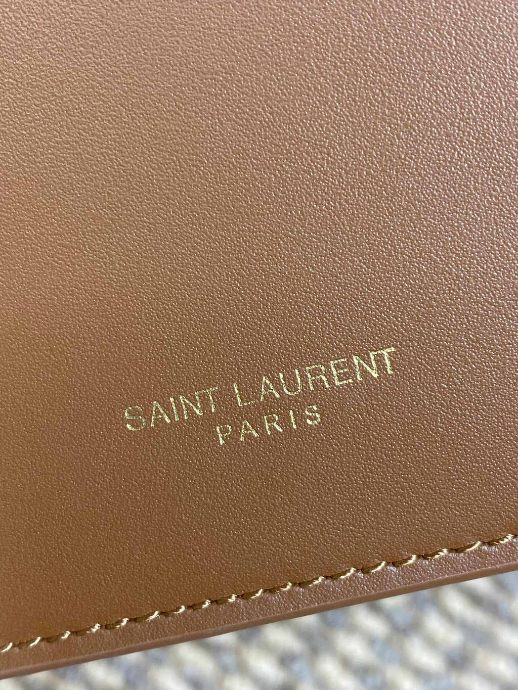 SAINT LAURENT FLAT SHOULDER BAG 23 IN TAWNY BROWN CALFSKIN GOLD CHAIN