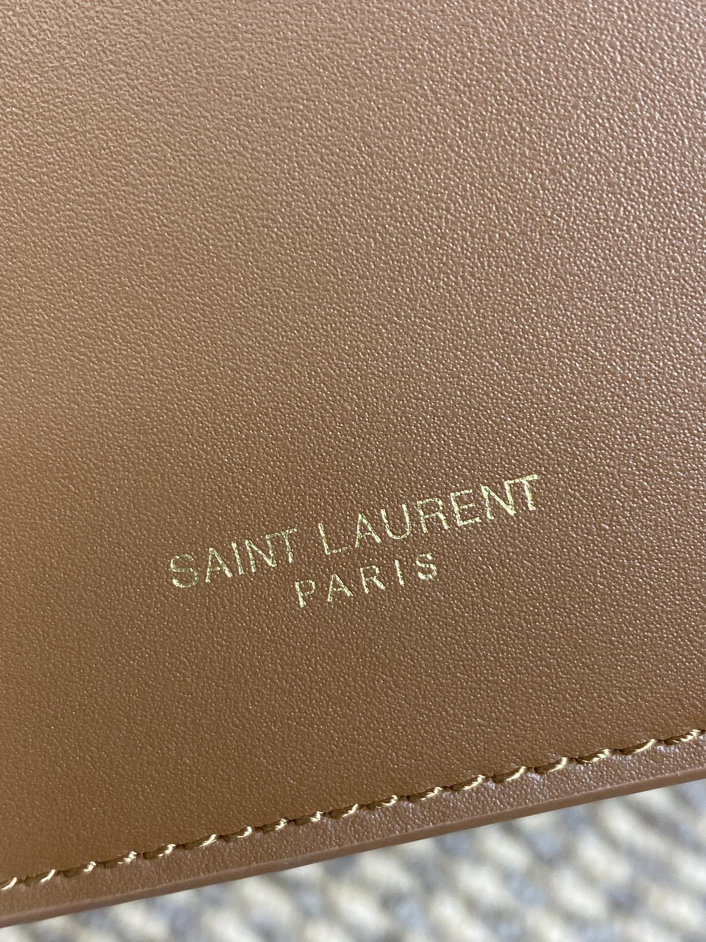 SAINT LAURENT FLAT SHOULDER BAG 23 IN TAWNY BROWN CALFSKIN GOLD CHAIN