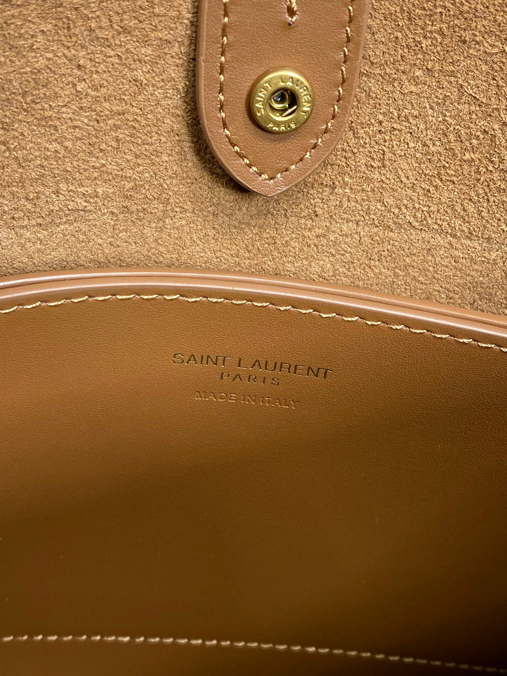 SAINT LAURENT FLAT SHOULDER BAG 23 IN TAWNY BROWN CALFSKIN GOLD CHAIN