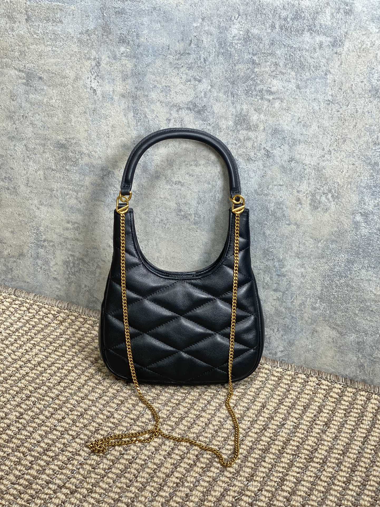 SAINT LAURENT SADE HOBO 21 IN BLACK LAMBSKIN GOLD HARDWARE