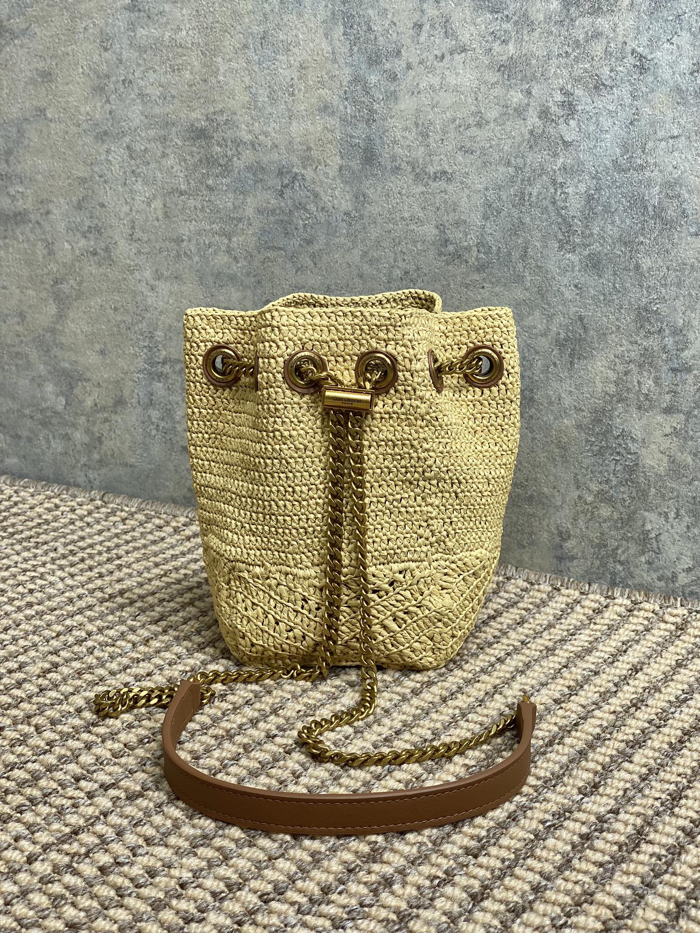 SAINT LAURENT DRAWSTRING BUCKET BAG 19 IN BEIGE WOVEN RAFFIA AND CALFSKIN