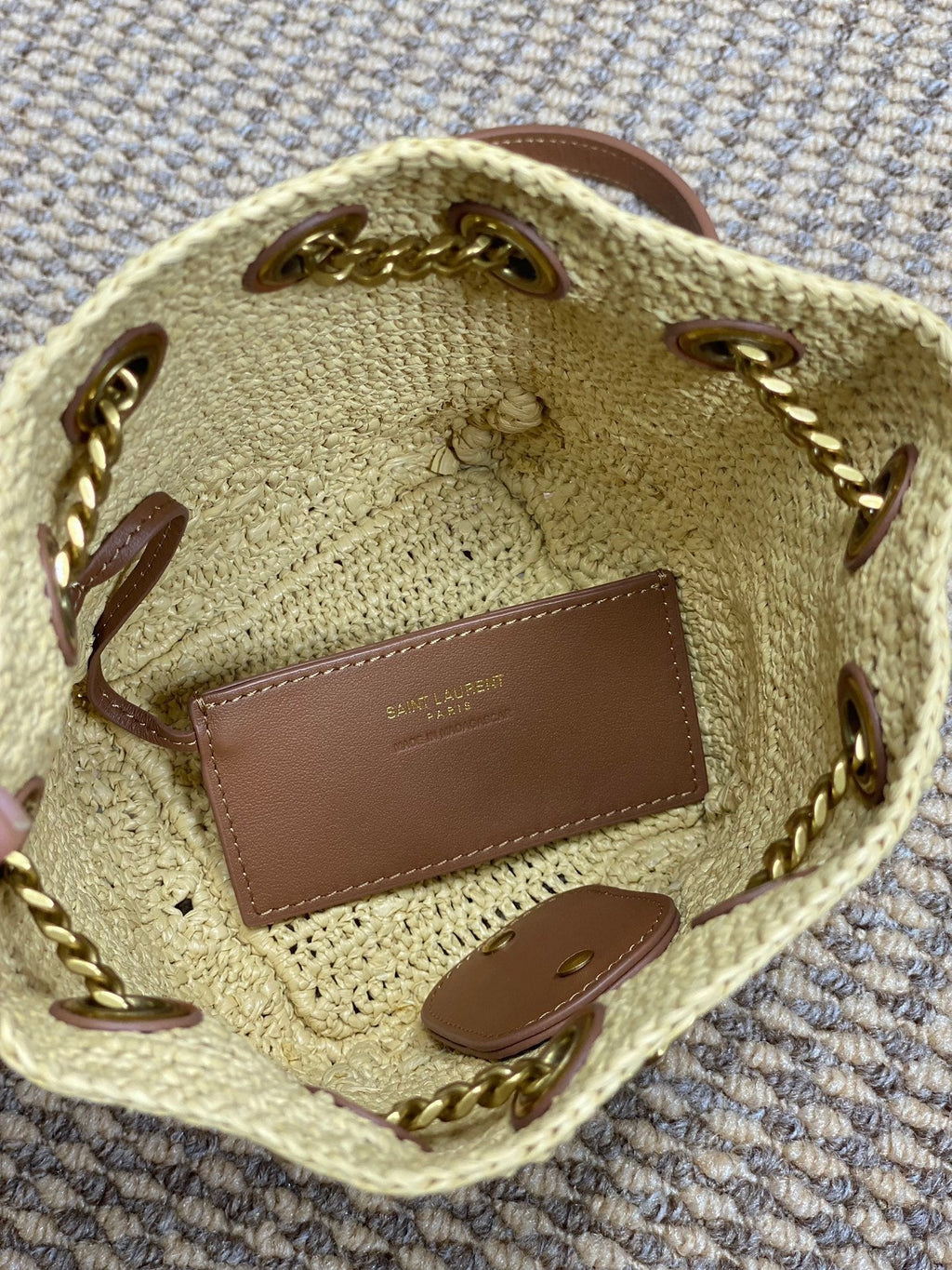 SAINT LAURENT DRAWSTRING BUCKET BAG 19 IN BEIGE WOVEN RAFFIA AND CALFSKIN