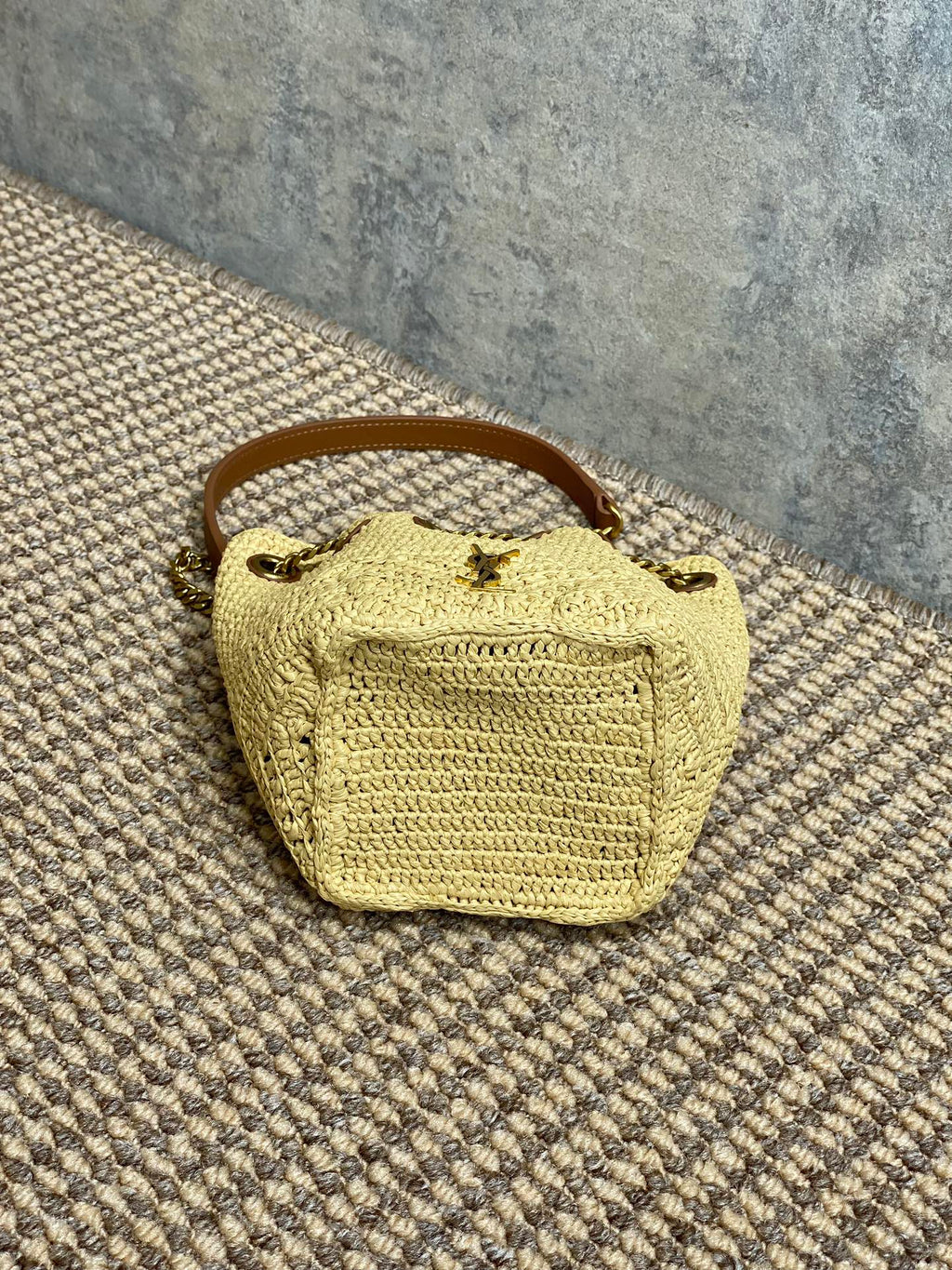 SAINT LAURENT DRAWSTRING BUCKET BAG 19 IN BEIGE WOVEN RAFFIA AND CALFSKIN