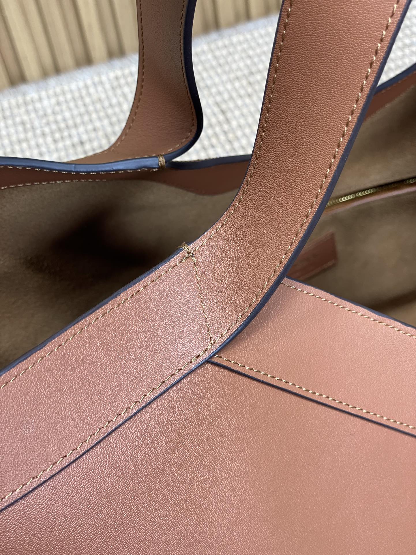 SAINT LAURENT Y TOTE BAG 39 IN TAWNY BROWN CALFSKIN