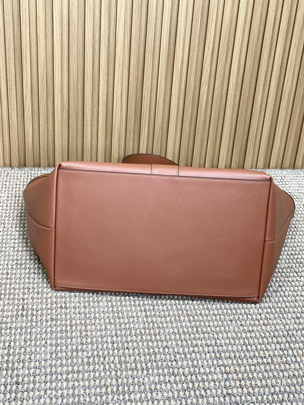 SAINT LAURENT Y TOTE BAG 39 IN TAWNY BROWN CALFSKIN