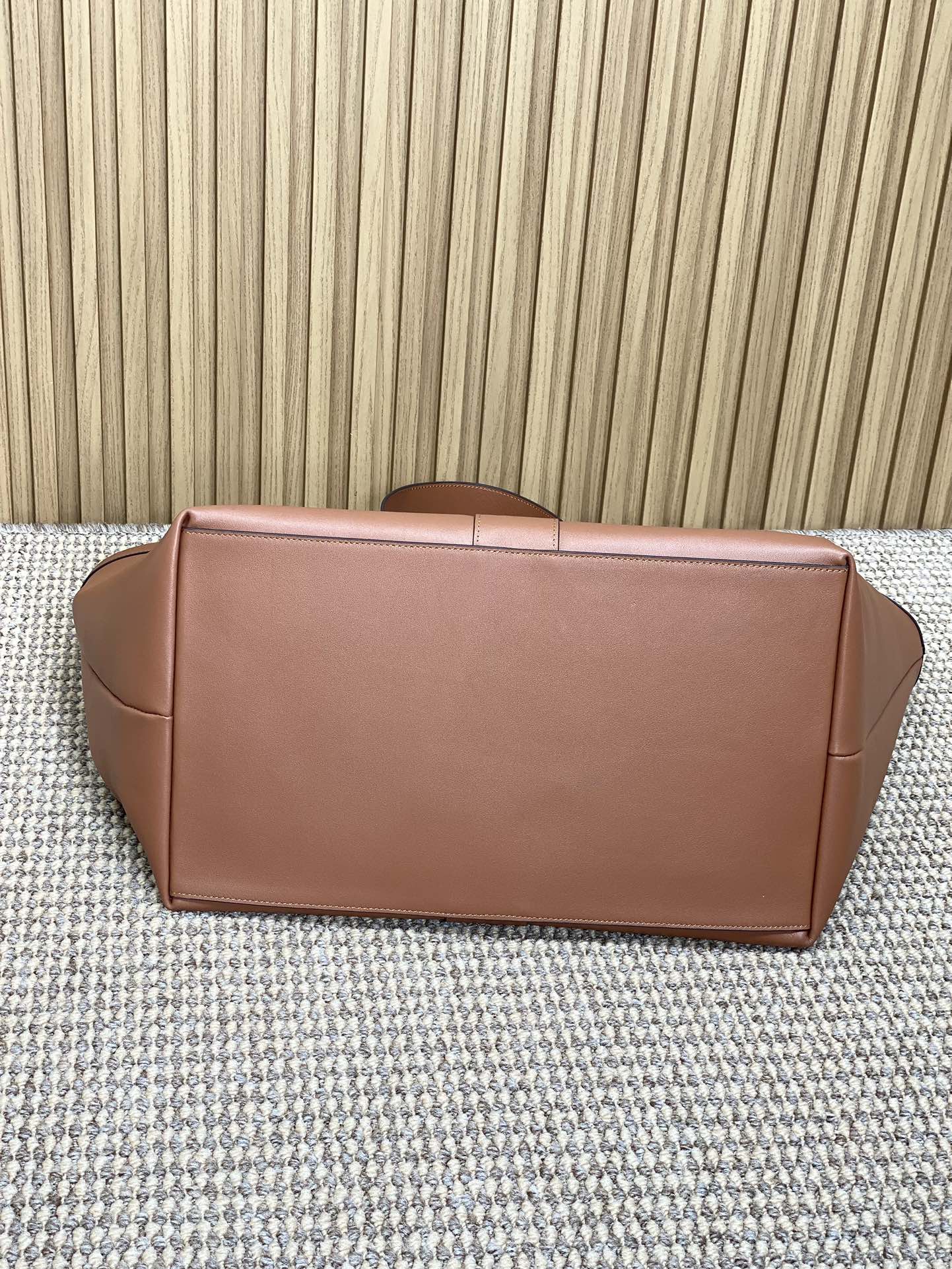 SAINT LAURENT Y TOTE BAG 39 IN TAWNY BROWN CALFSKIN