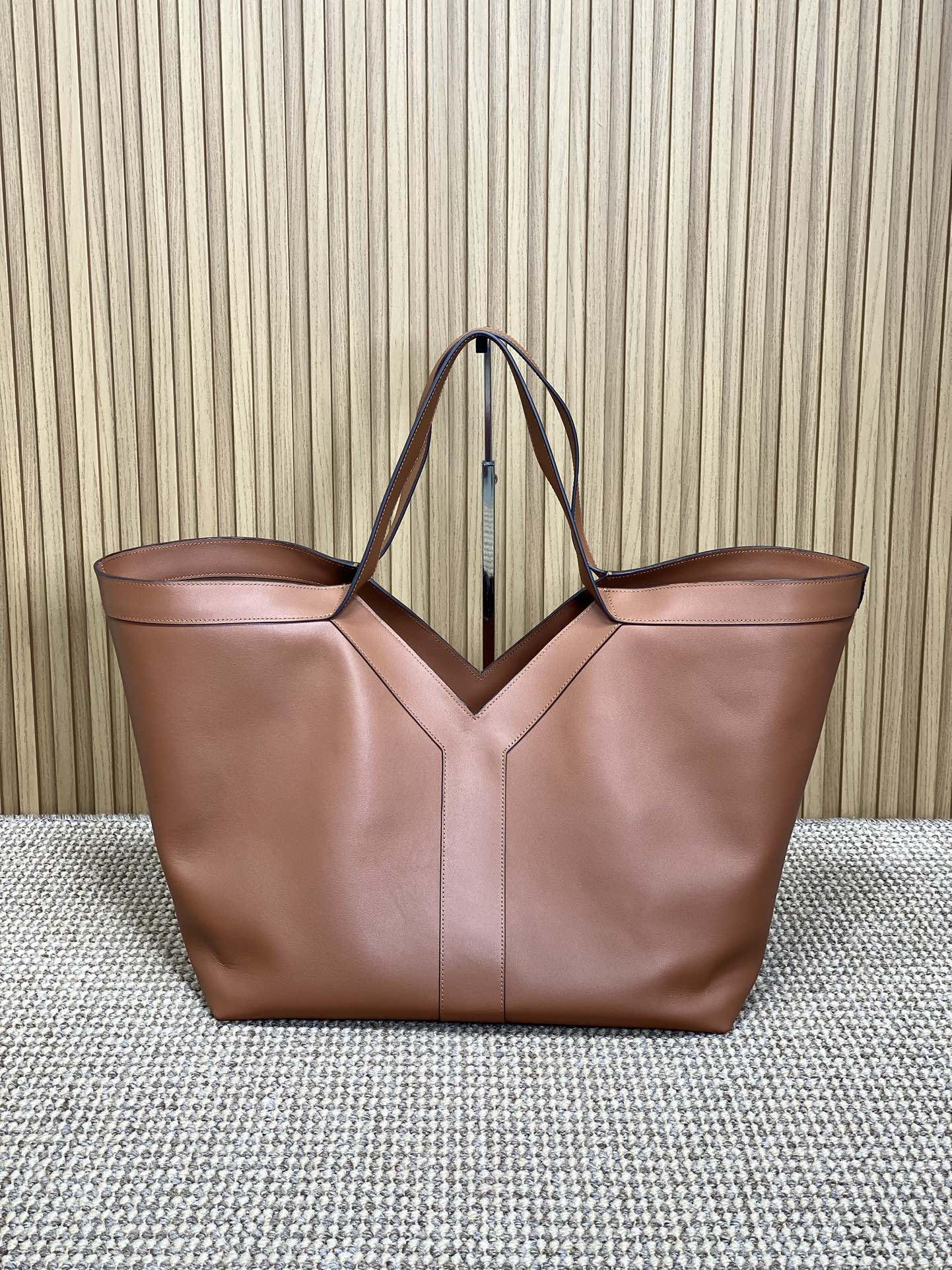 SAINT LAURENT Y TOTE BAG 39 IN TAWNY BROWN CALFSKIN