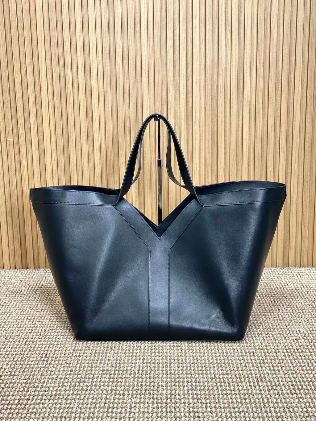 SAINT LAURENT Y TOTE BAG 39 IN BLACK CALFSKIN