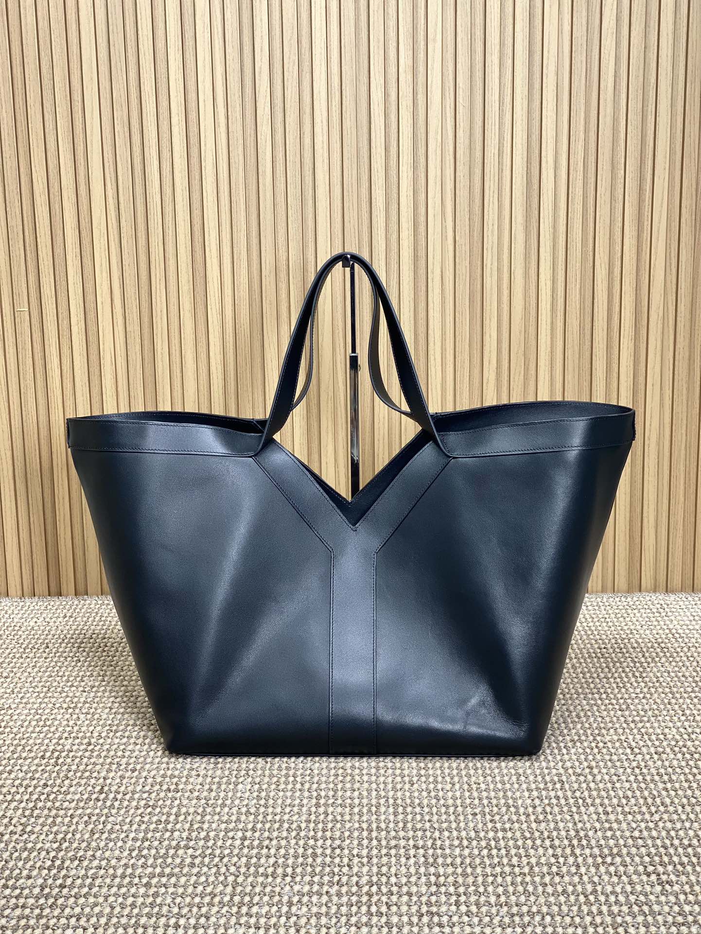 SAINT LAURENT Y TOTE BAG 39 IN BLACK CALFSKIN