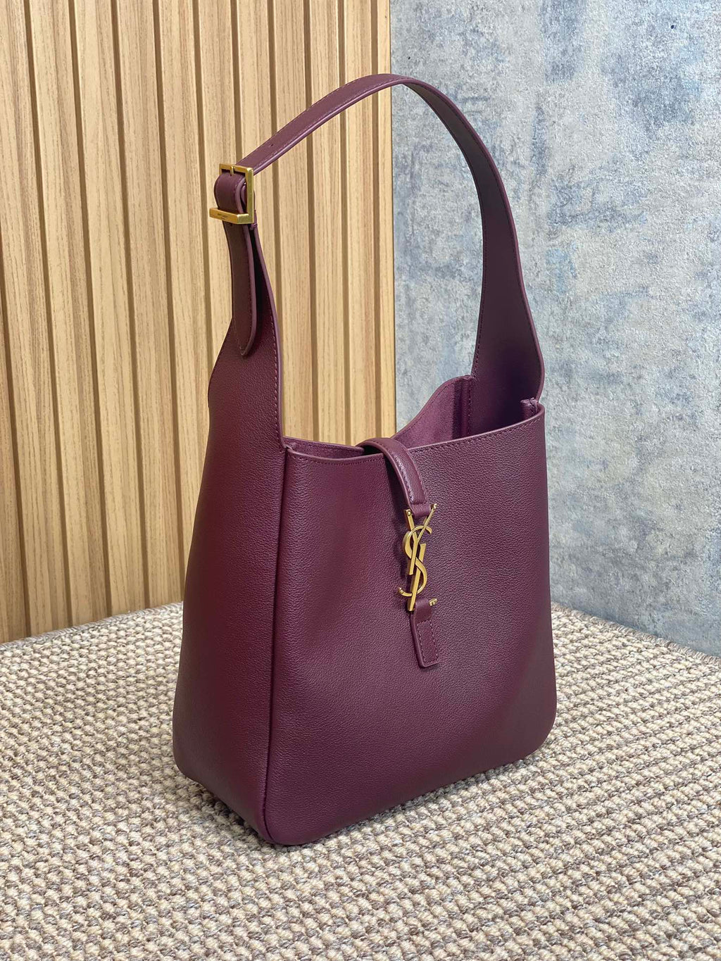 SAINT LAURENT LE 5 À 7 SMALL SUPPLE 22 IN GRAPE PURPLE CALFSKIN GOLD BUCKLE