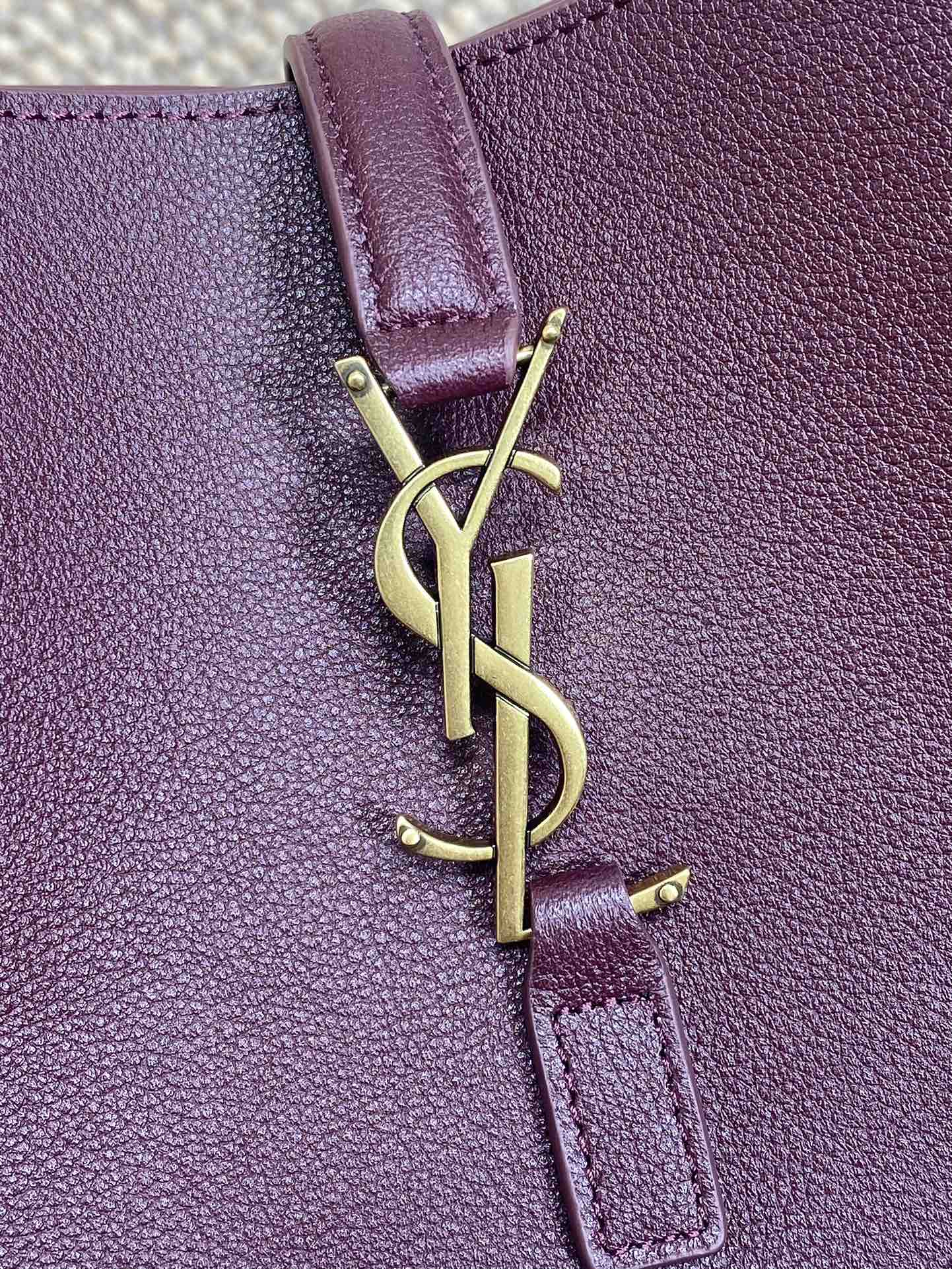 SAINT LAURENT LE 5 À 7 SMALL SUPPLE 22 IN GRAPE PURPLE CALFSKIN GOLD BUCKLE