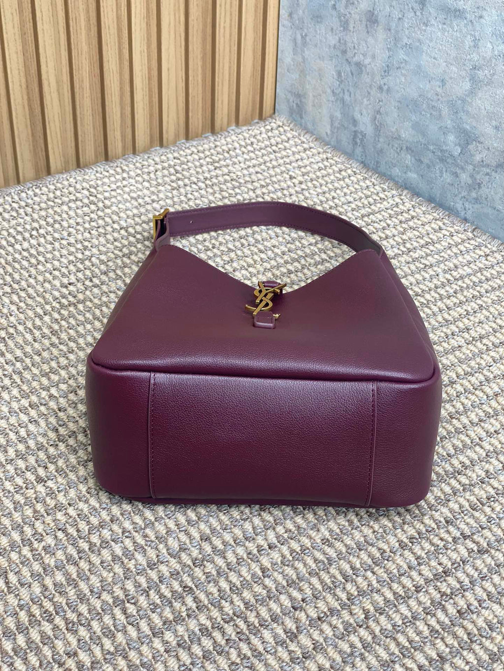 SAINT LAURENT LE 5 À 7 SMALL SUPPLE 22 IN GRAPE PURPLE CALFSKIN GOLD BUCKLE