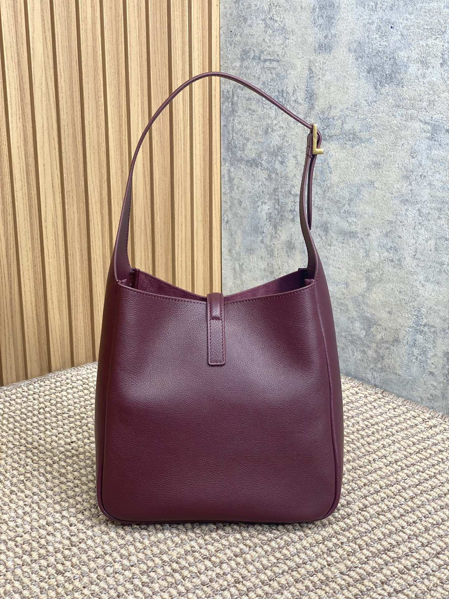 SAINT LAURENT LE 5 À 7 SMALL SUPPLE 22 IN GRAPE PURPLE CALFSKIN GOLD BUCKLE