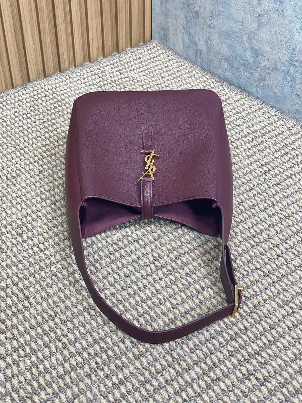SAINT LAURENT LE 5 À 7 SMALL SUPPLE 22 IN GRAPE PURPLE CALFSKIN GOLD BUCKLE