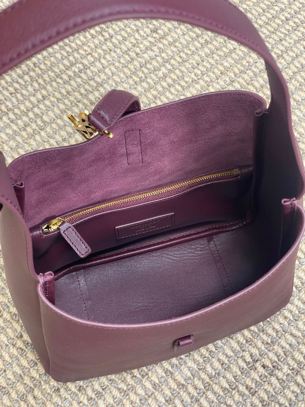 SAINT LAURENT LE 5 À 7 SMALL SUPPLE 22 IN GRAPE PURPLE CALFSKIN GOLD BUCKLE