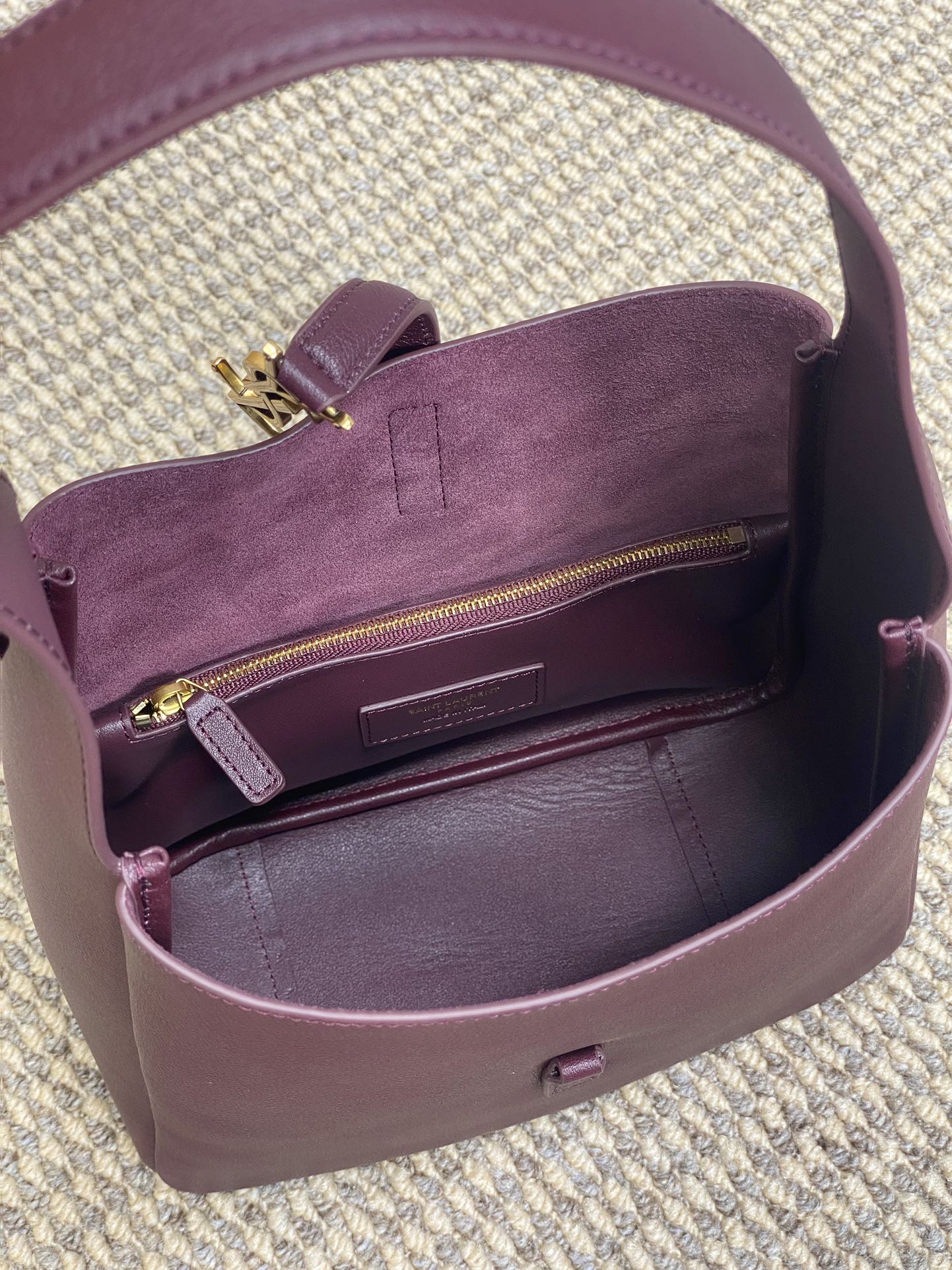 SAINT LAURENT LE 5 À 7 SMALL SUPPLE 22 IN GRAPE PURPLE CALFSKIN GOLD BUCKLE