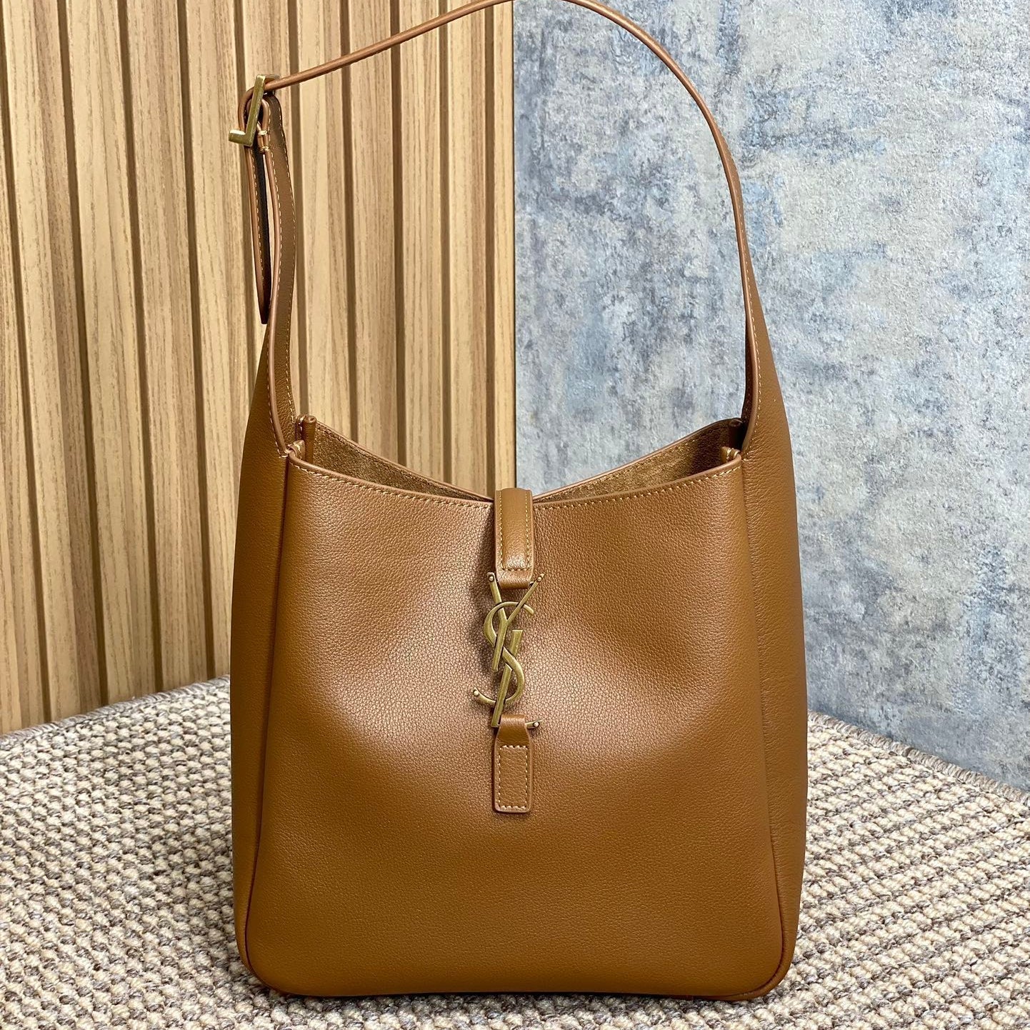 SAINT LAURENT LE 5 À 7 SMALL SUPPLE 22 IN TORTILLA BROWN CALFSKIN GOLD BUCKLE