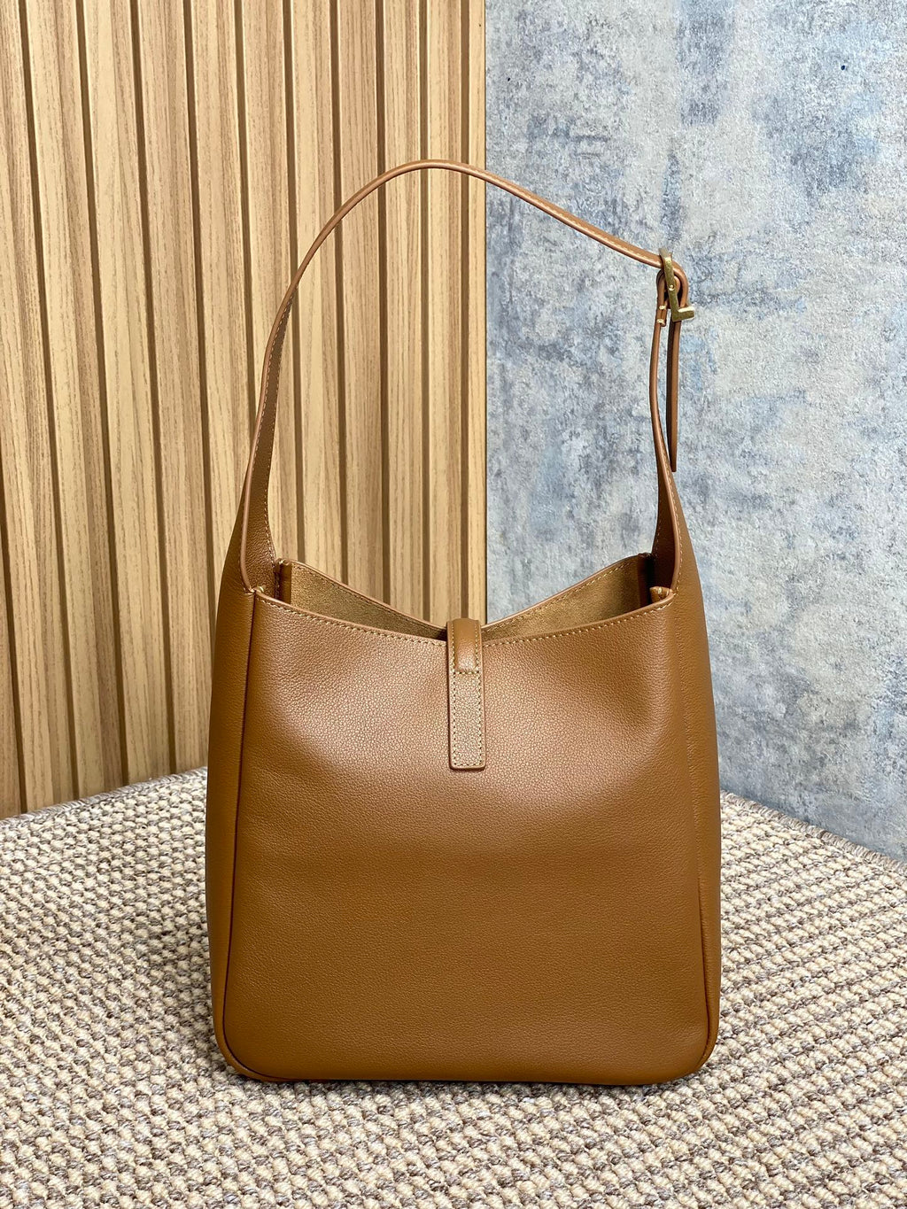 SAINT LAURENT LE 5 À 7 SMALL SUPPLE 22 IN TORTILLA BROWN CALFSKIN GOLD BUCKLE