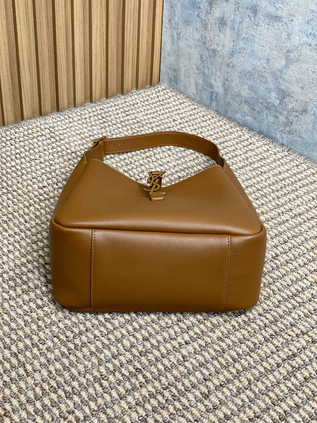 SAINT LAURENT LE 5 À 7 SMALL SUPPLE 22 IN TORTILLA BROWN CALFSKIN GOLD BUCKLE