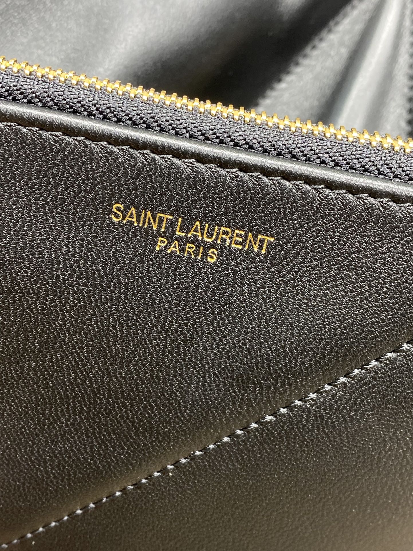 SAINT LAURENT DRAWSTRING CHAIN STRAP SHOULDER BAG 39 IN NAVY BLUE QUILTED CALFSKIN