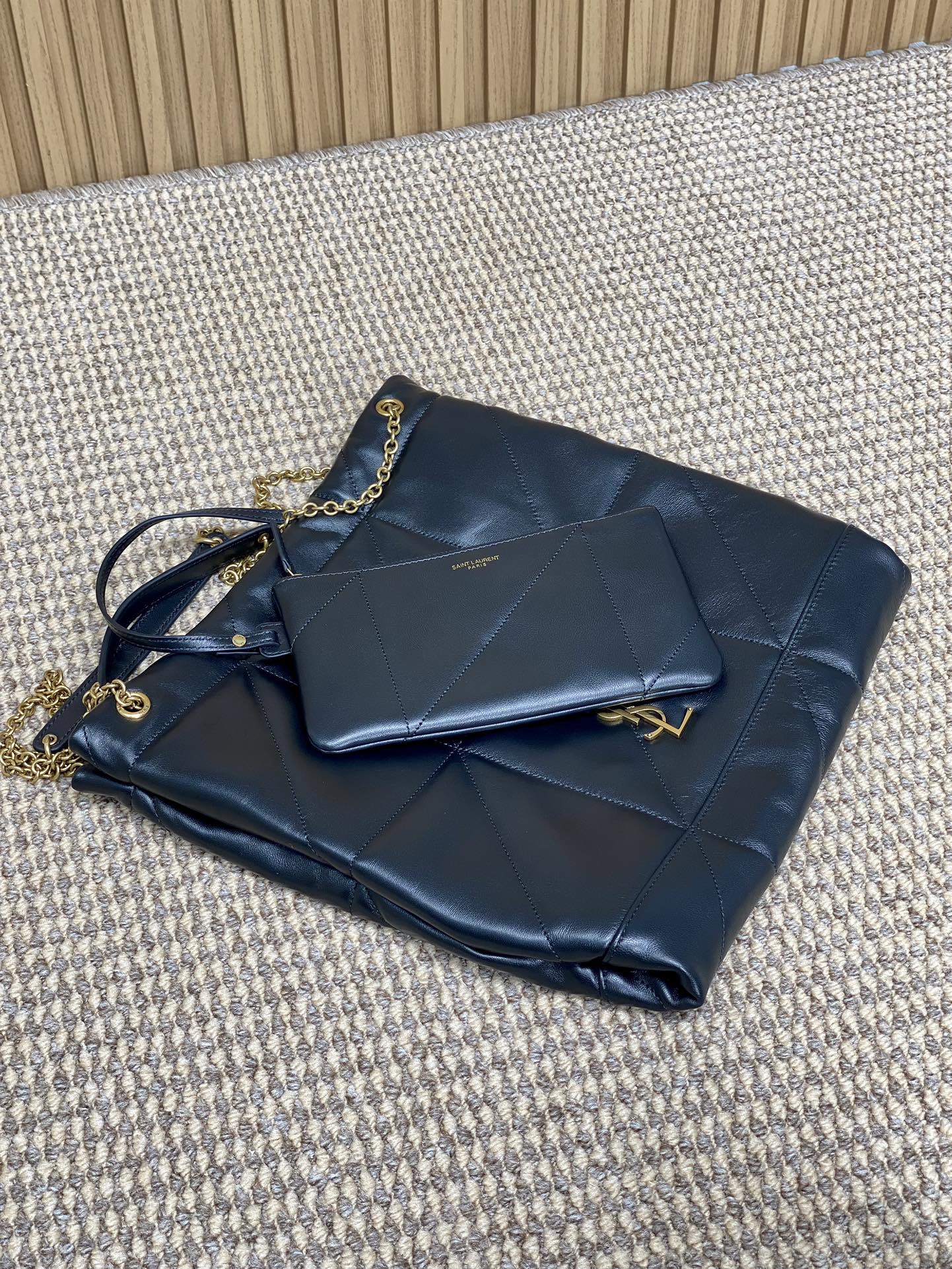 SAINT LAURENT DRAWSTRING CHAIN STRAP SHOULDER BAG 39 IN BLACK QUILTED CALFSKIN