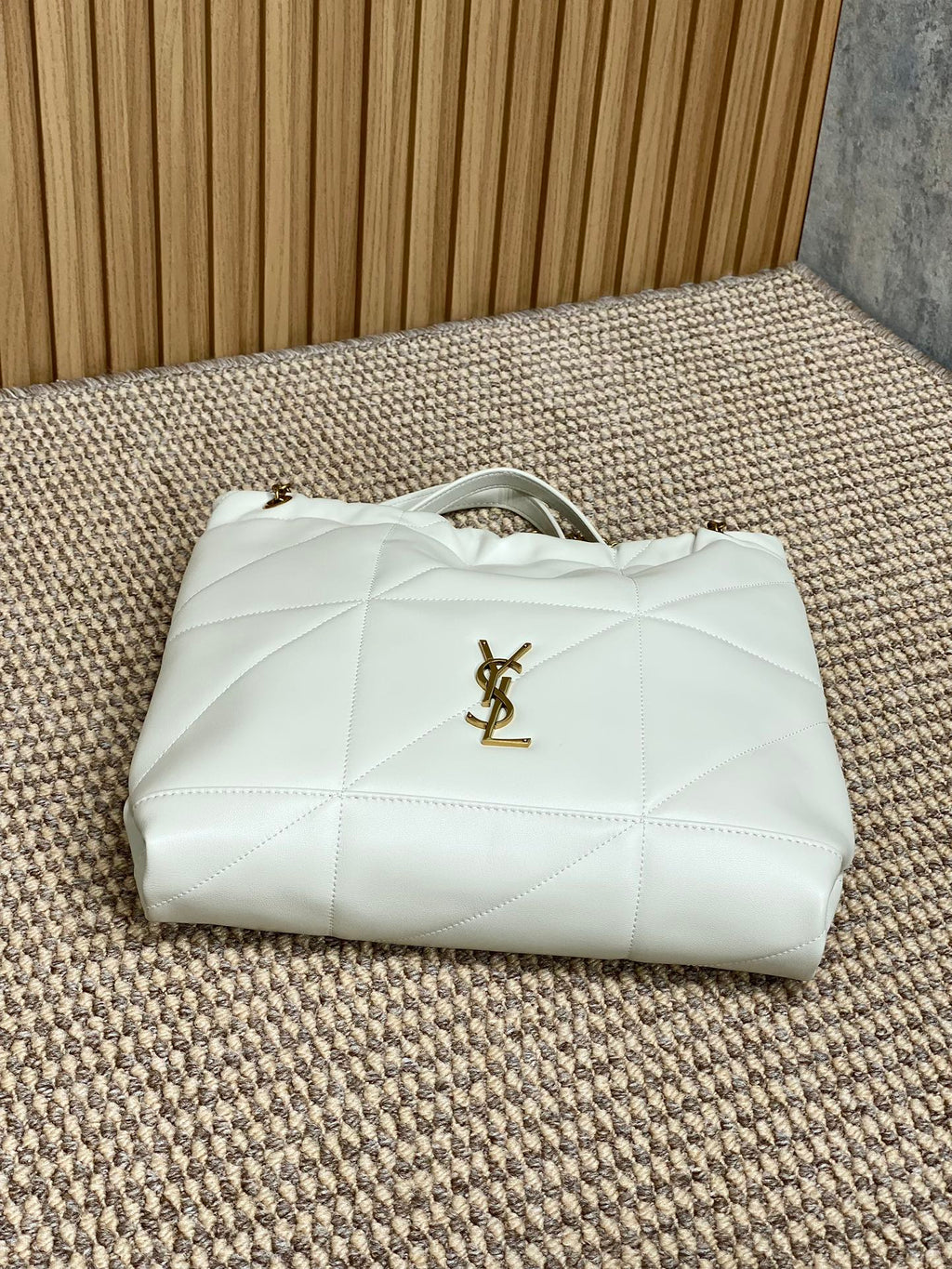 SAINT LAURENT DRAWSTRING CHAIN STRAP SHOULDER BAG 39 IN WHITE QUILTED CALFSKIN