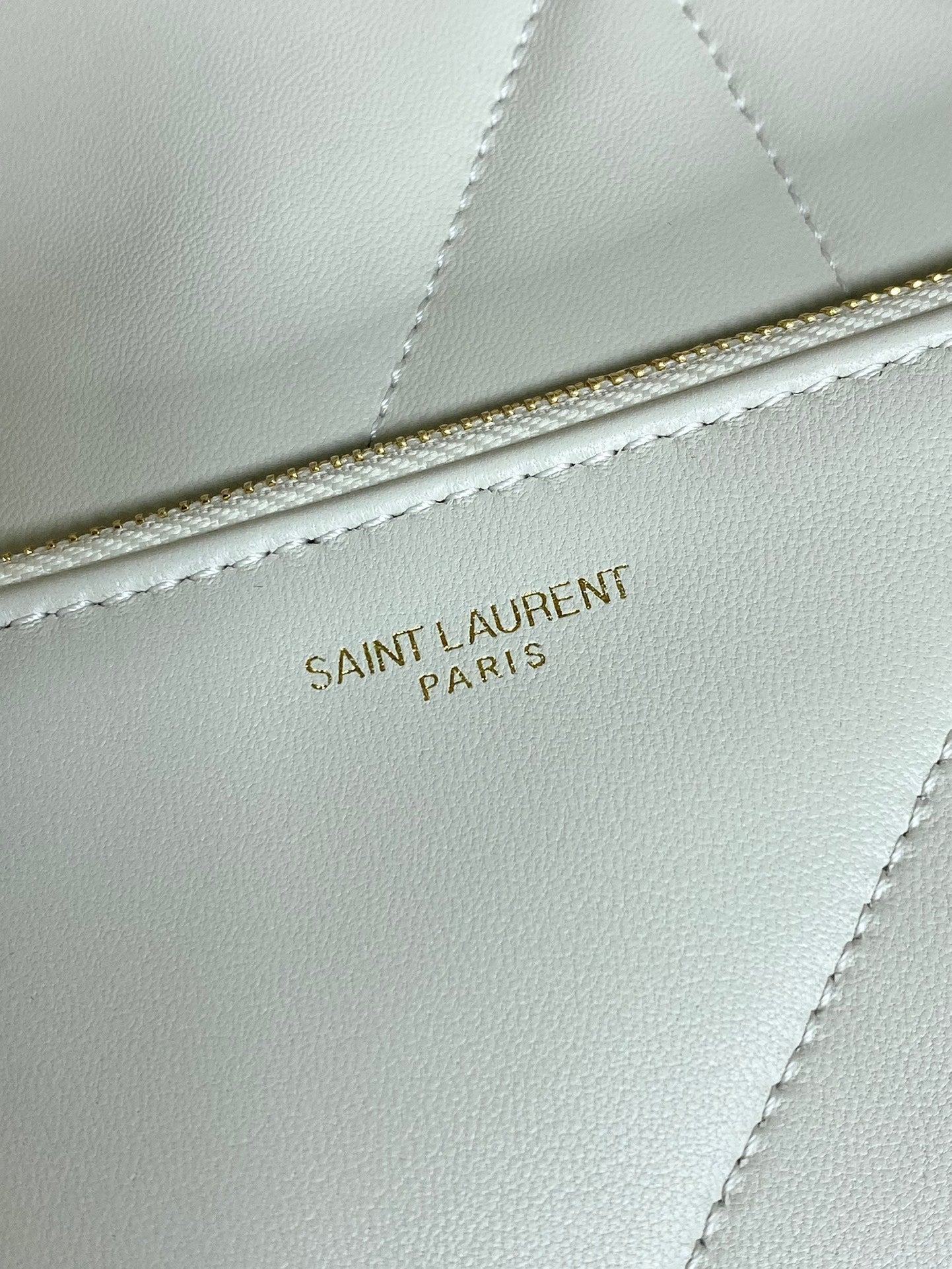 SAINT LAURENT DRAWSTRING CHAIN STRAP SHOULDER BAG 39 IN WHITE QUILTED CALFSKIN
