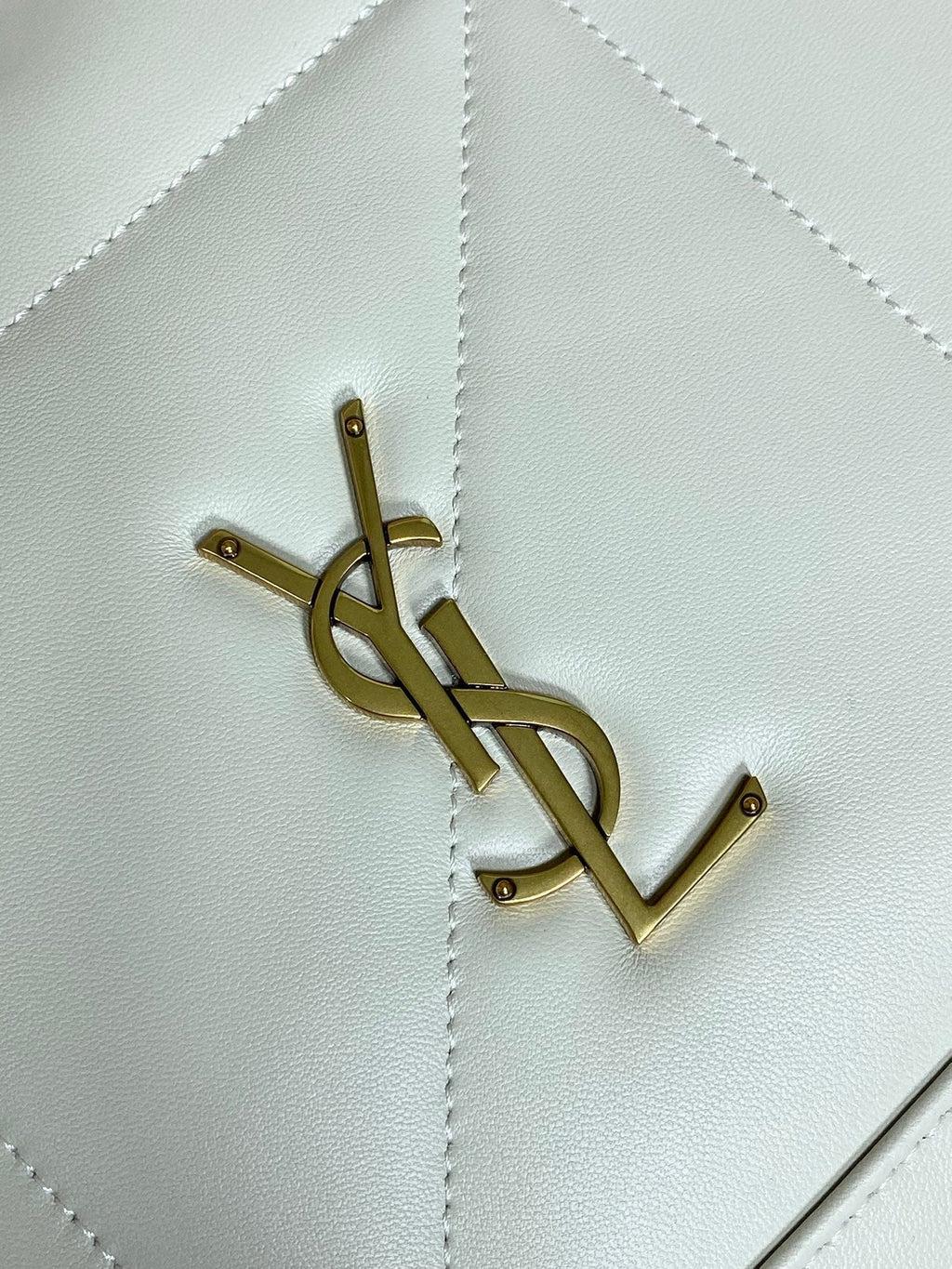 SAINT LAURENT DRAWSTRING CHAIN STRAP SHOULDER BAG 39 IN WHITE QUILTED CALFSKIN