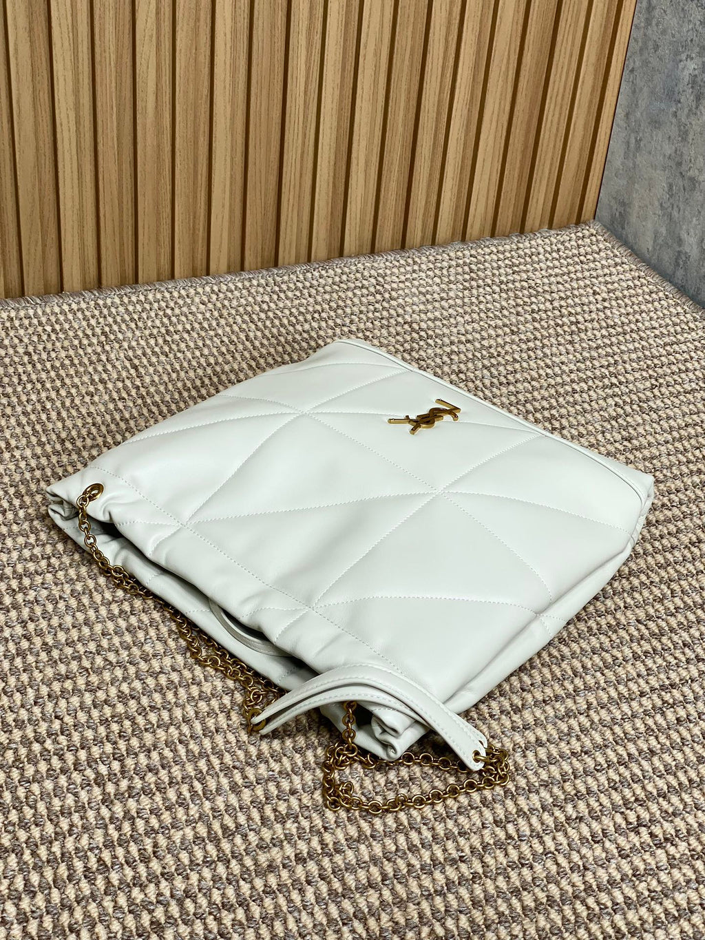 SAINT LAURENT DRAWSTRING CHAIN STRAP SHOULDER BAG 39 IN WHITE QUILTED CALFSKIN