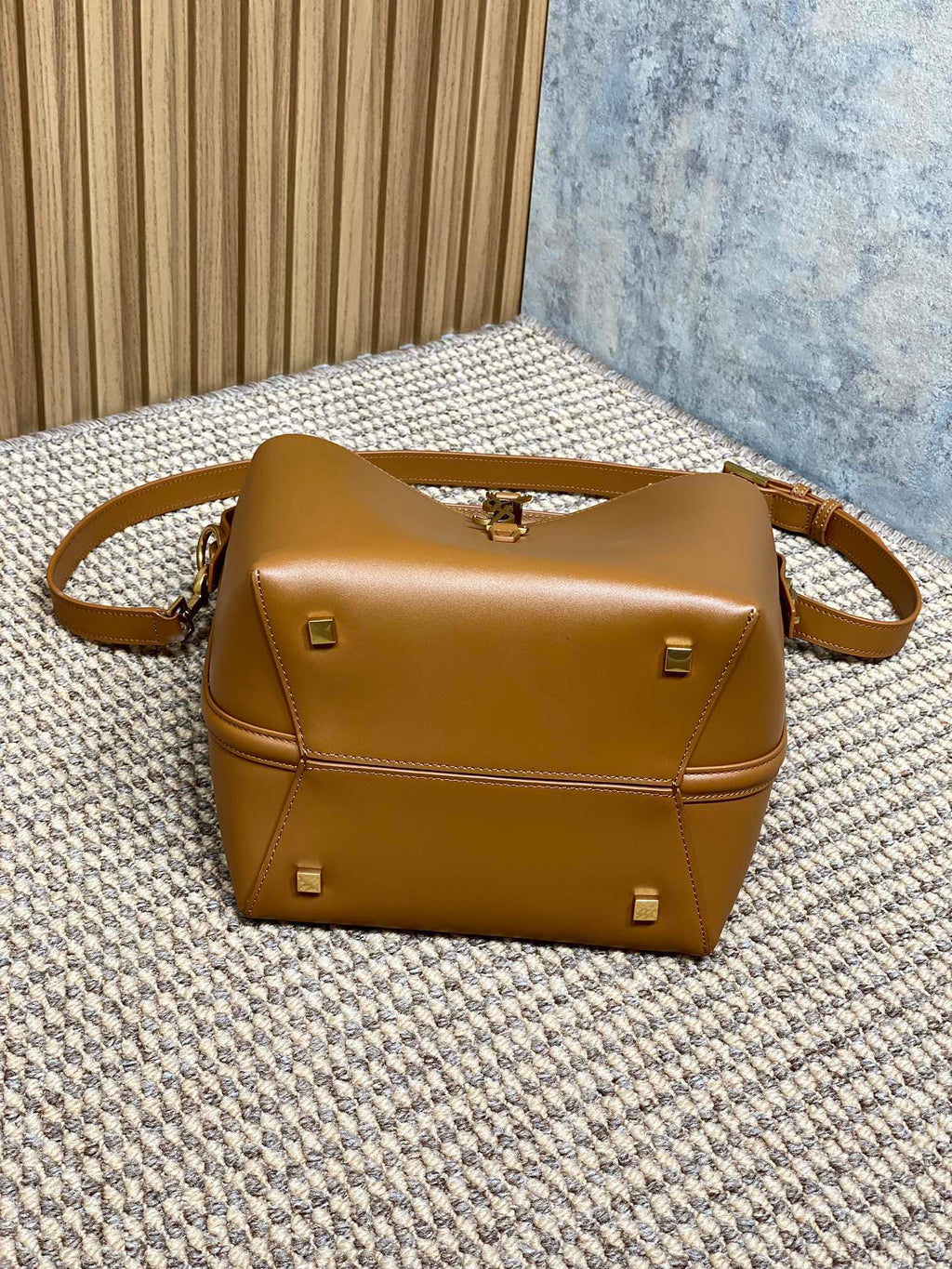 SAINT LAURENT LE 37 MEDIUM BUCKET BAG 25 IN TORTILLA BROWN CALFSKIN GOLD HARDWARE