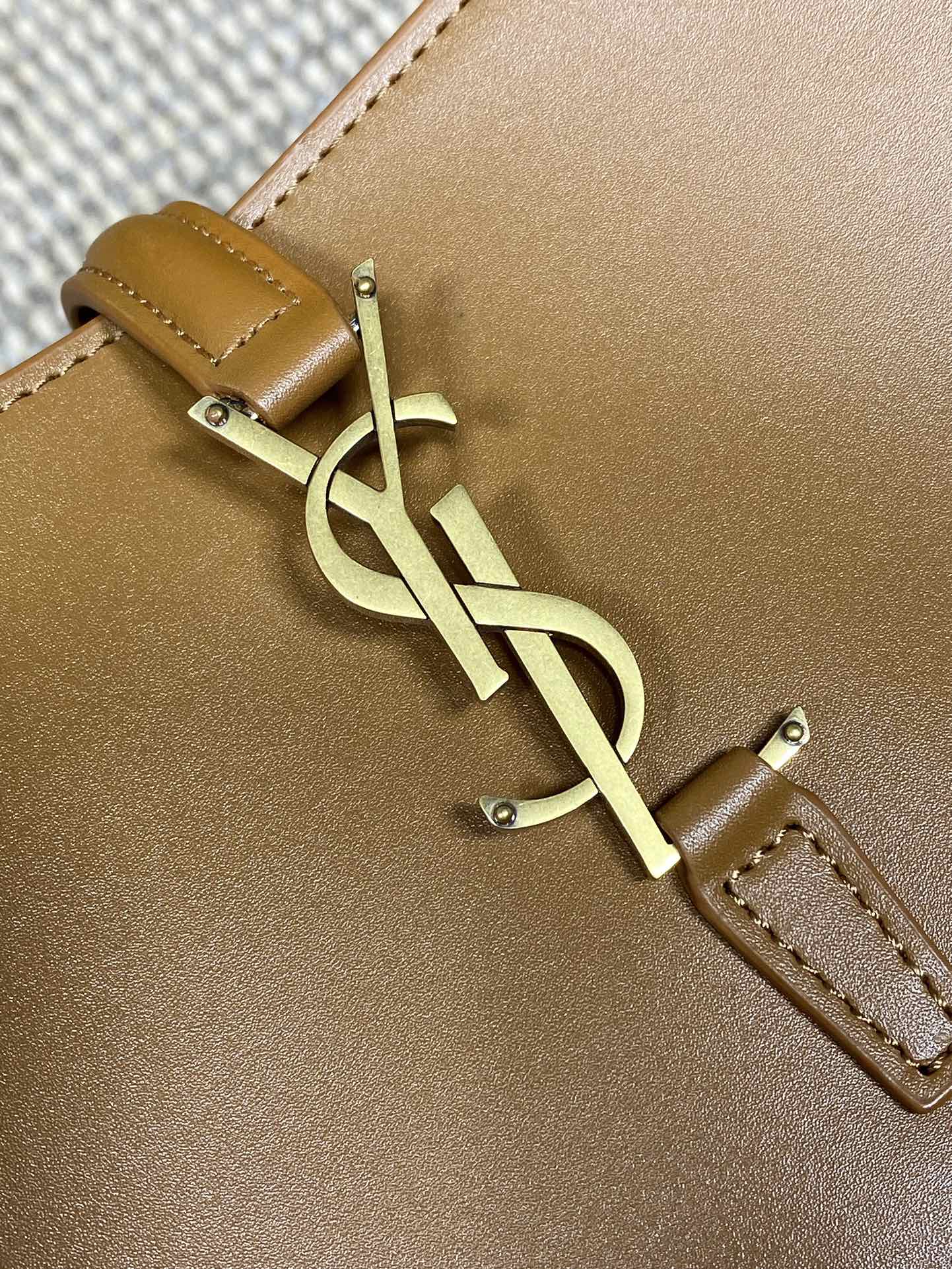 SAINT LAURENT LE 37 MEDIUM BUCKET BAG 25 IN TORTILLA BROWN CALFSKIN GOLD HARDWARE