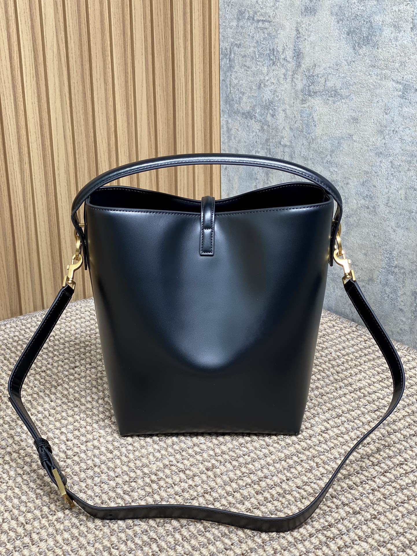 SAINT LAURENT LE 37 MEDIUM BUCKET BAG 25 IN BLACK CALFSKIN GOLD HARDWARE