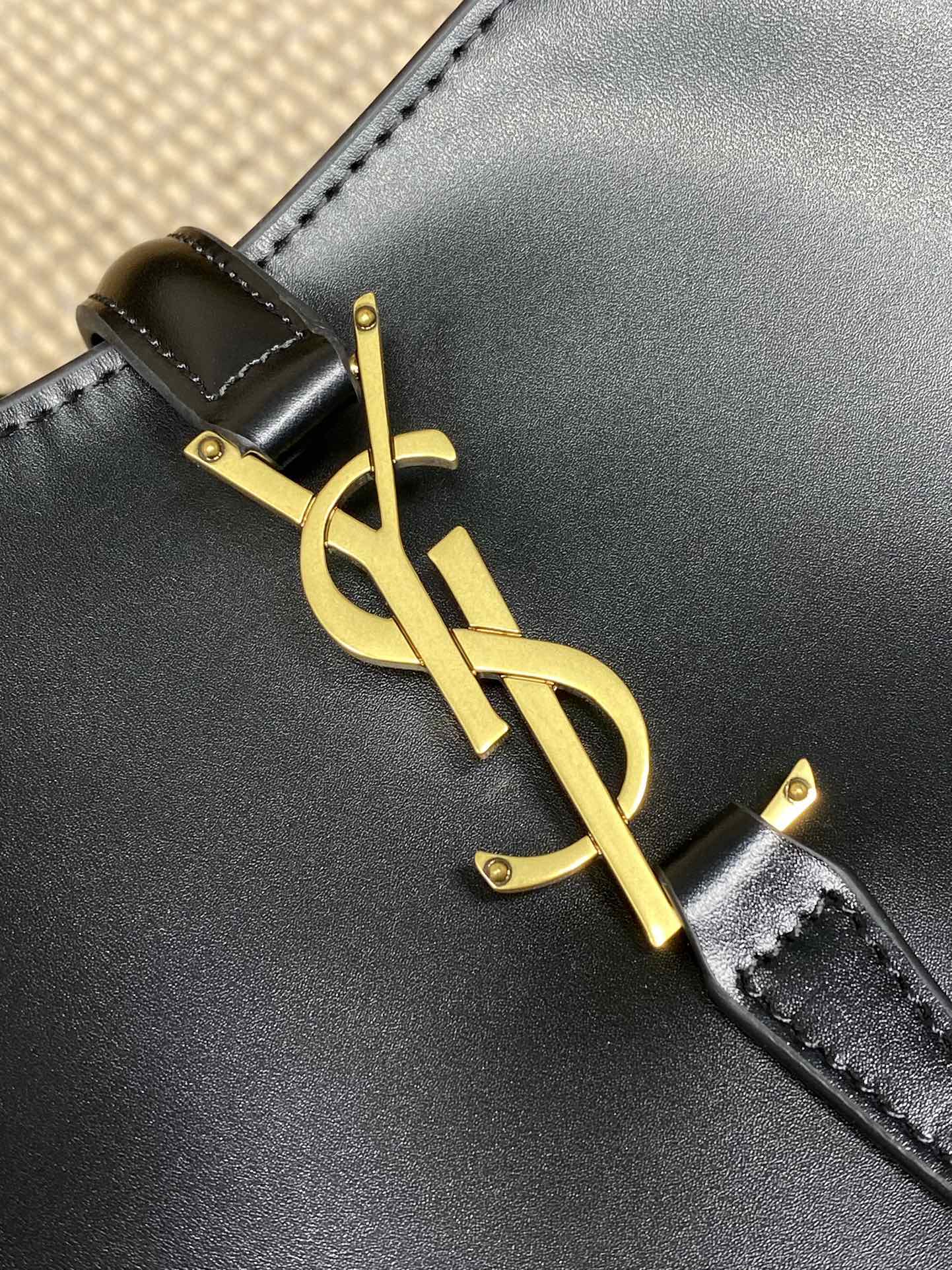 SAINT LAURENT LE 37 MEDIUM BUCKET BAG 25 IN BLACK CALFSKIN GOLD HARDWARE