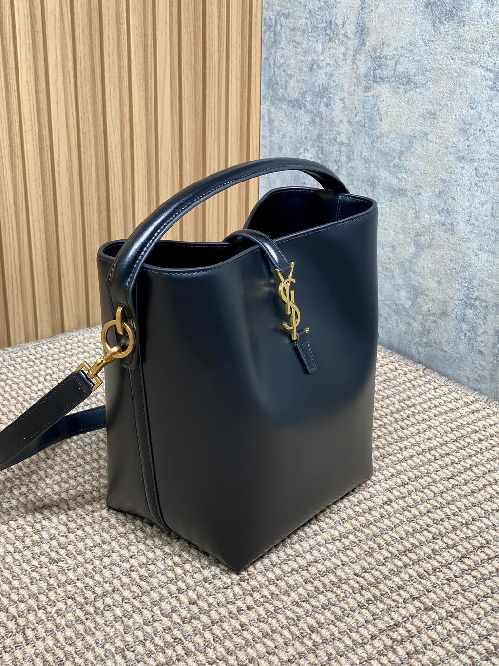 SAINT LAURENT LE 37 MEDIUM BUCKET BAG 25 IN BLACK CALFSKIN GOLD HARDWARE