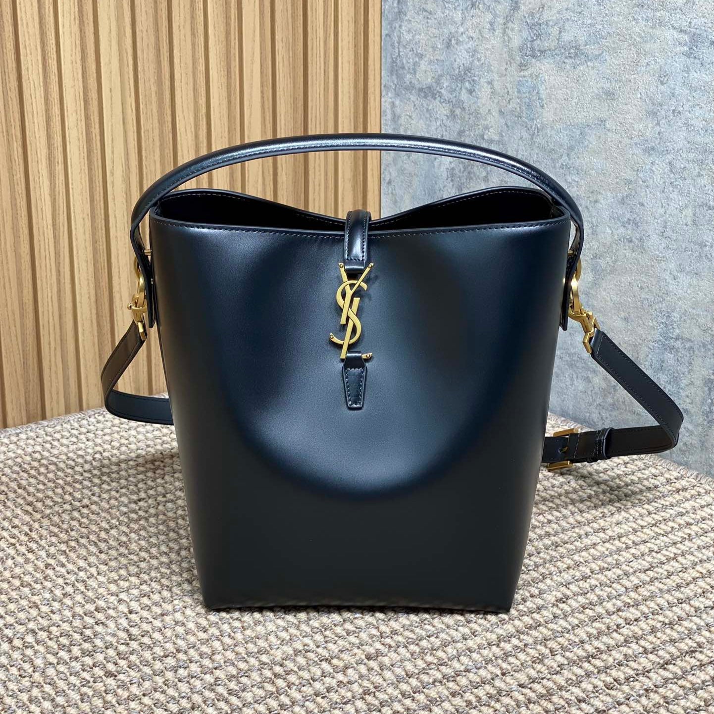 SAINT LAURENT LE 37 MEDIUM BUCKET BAG 25 IN BLACK CALFSKIN GOLD HARDWARE