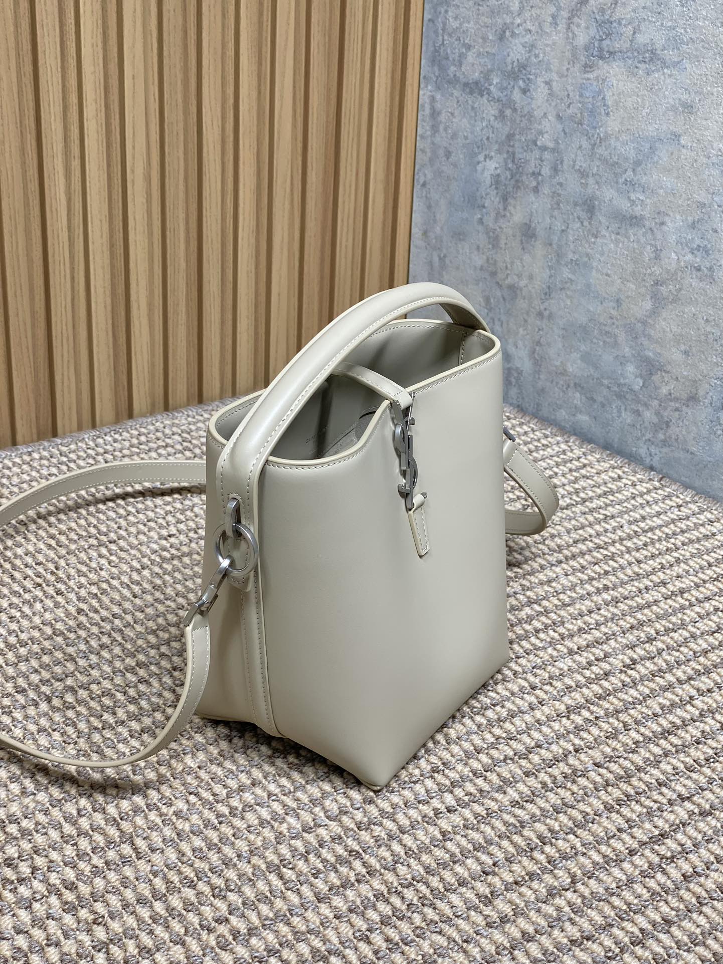 SAINT LAURENT LE 37 SMALL BUCKET BAG 20 IN WHITE CALFSKIN SILVER HARDWARE