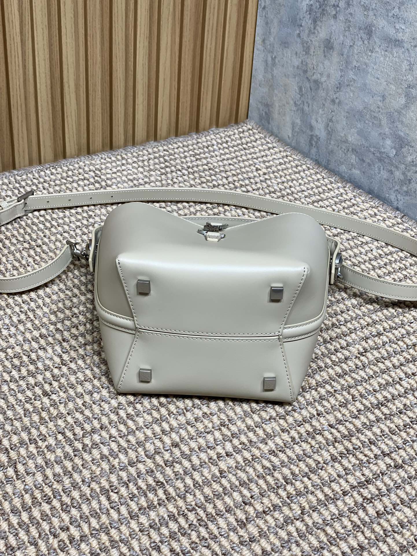 SAINT LAURENT LE 37 SMALL BUCKET BAG 20 IN WHITE CALFSKIN SILVER HARDWARE