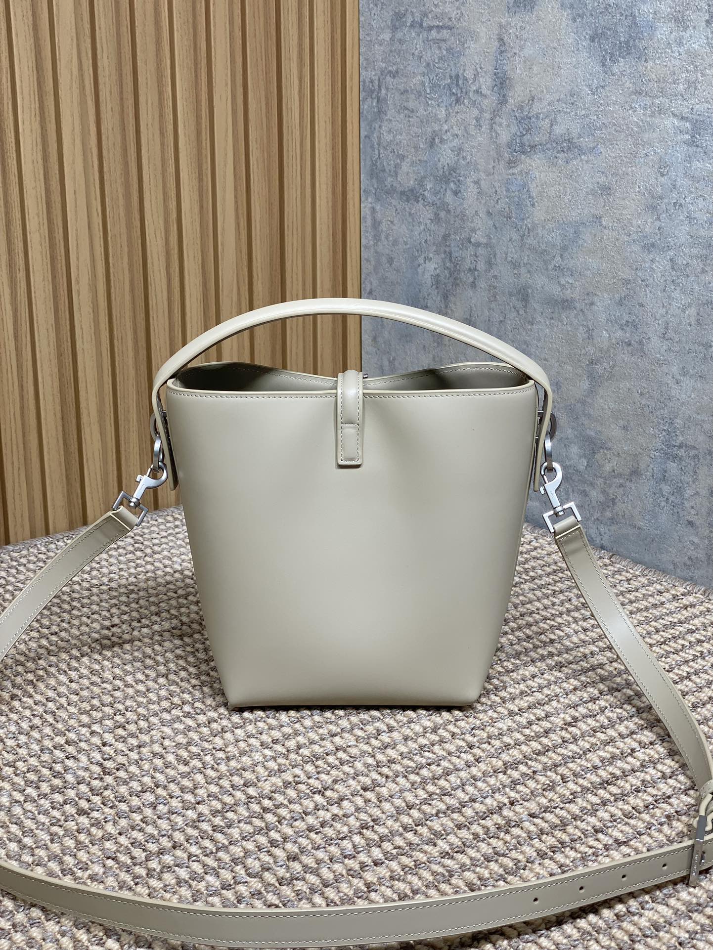 SAINT LAURENT LE 37 SMALL BUCKET BAG 20 IN WHITE CALFSKIN SILVER HARDWARE