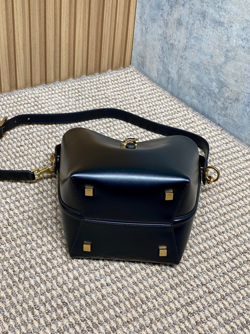 SAINT LAURENT LE 37 SMALL BUCKET BAG 20 IN BLACK CALFSKIN GOLD HARDWARE